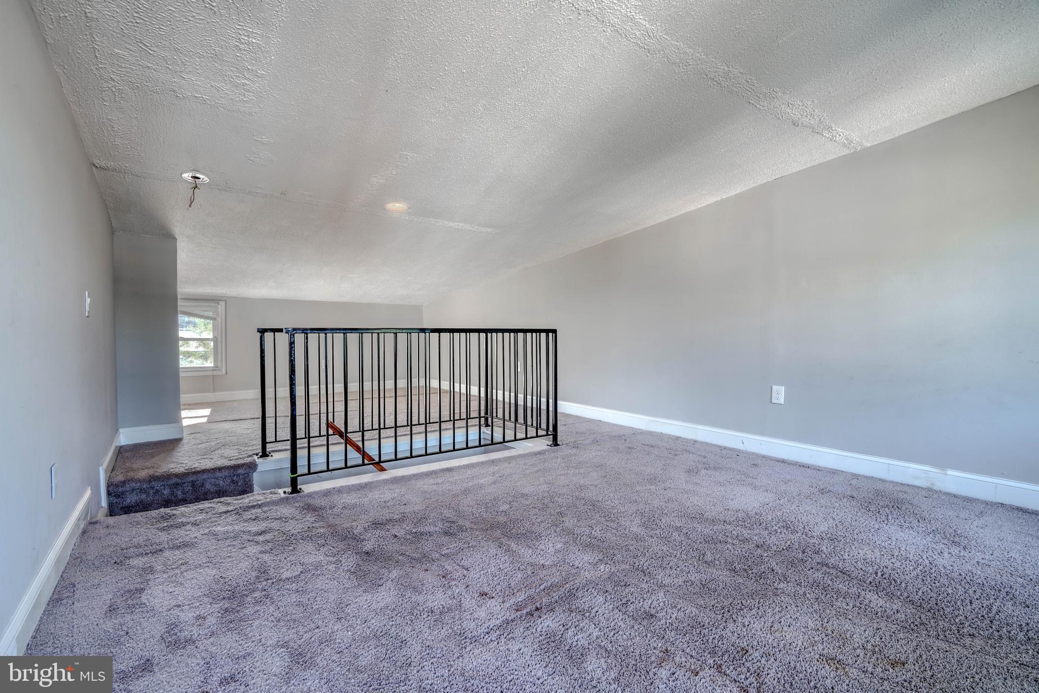 HOLLINS MARKET - Residential