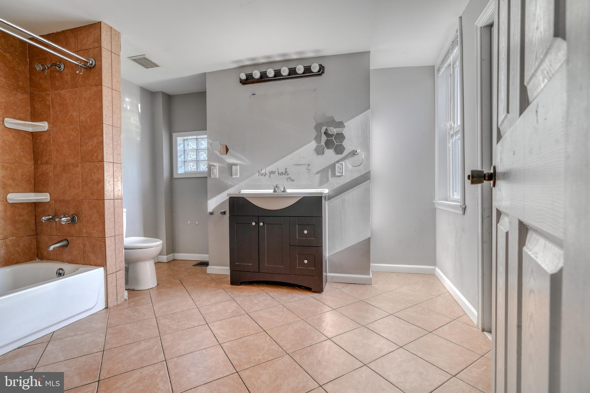 HOLLINS MARKET - Residential