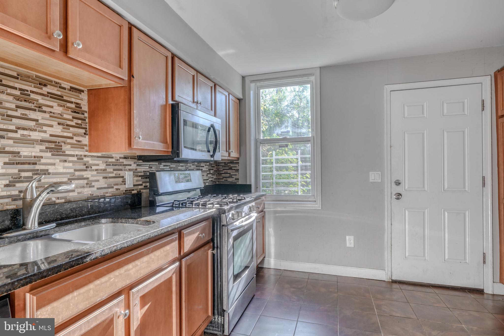 HOLLINS MARKET - Residential