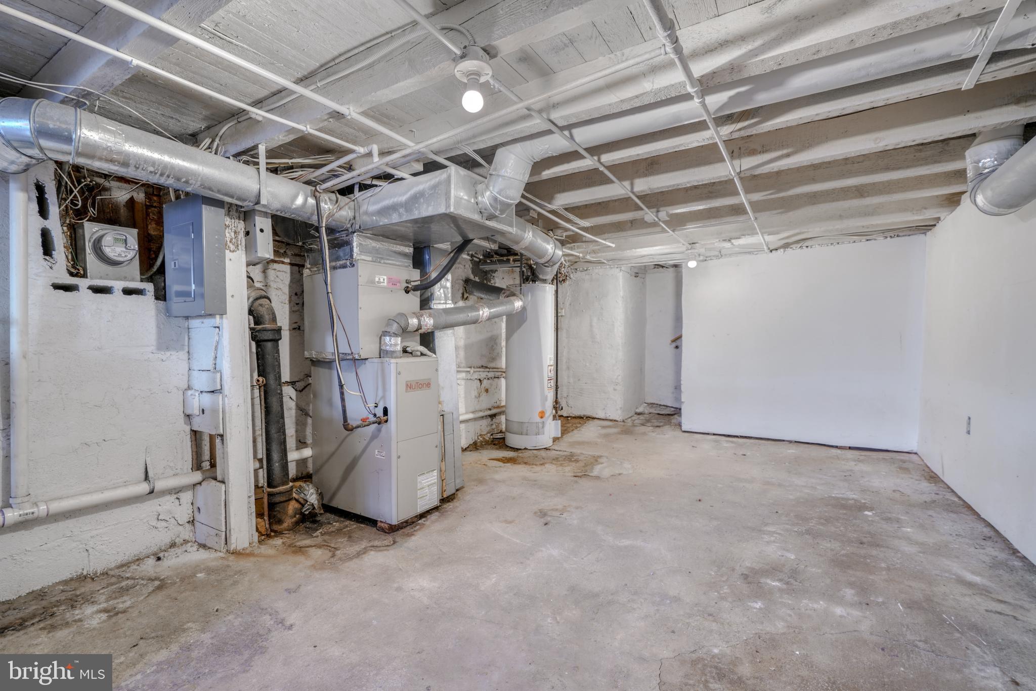 HOLLINS MARKET - Residential