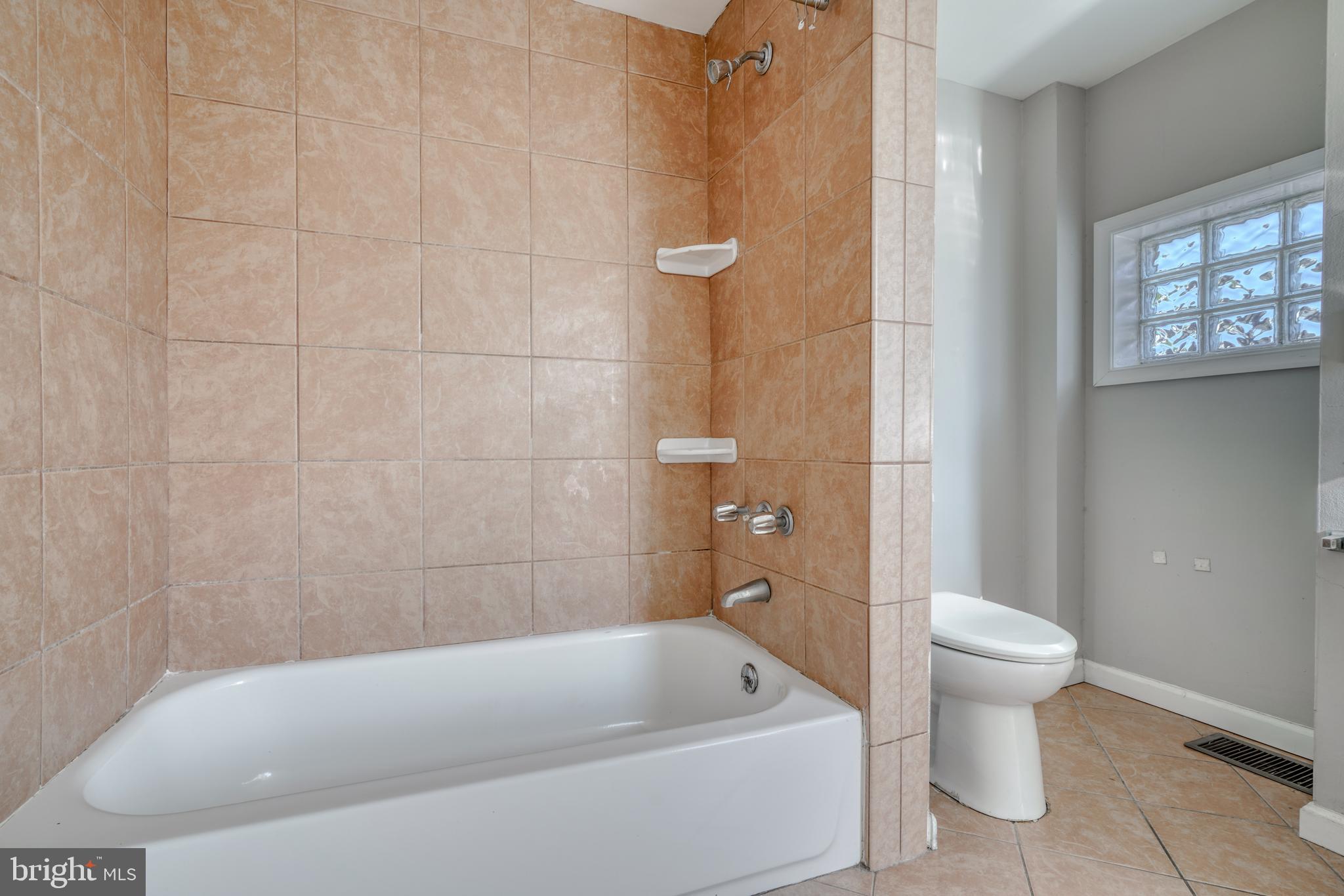 HOLLINS MARKET - Residential