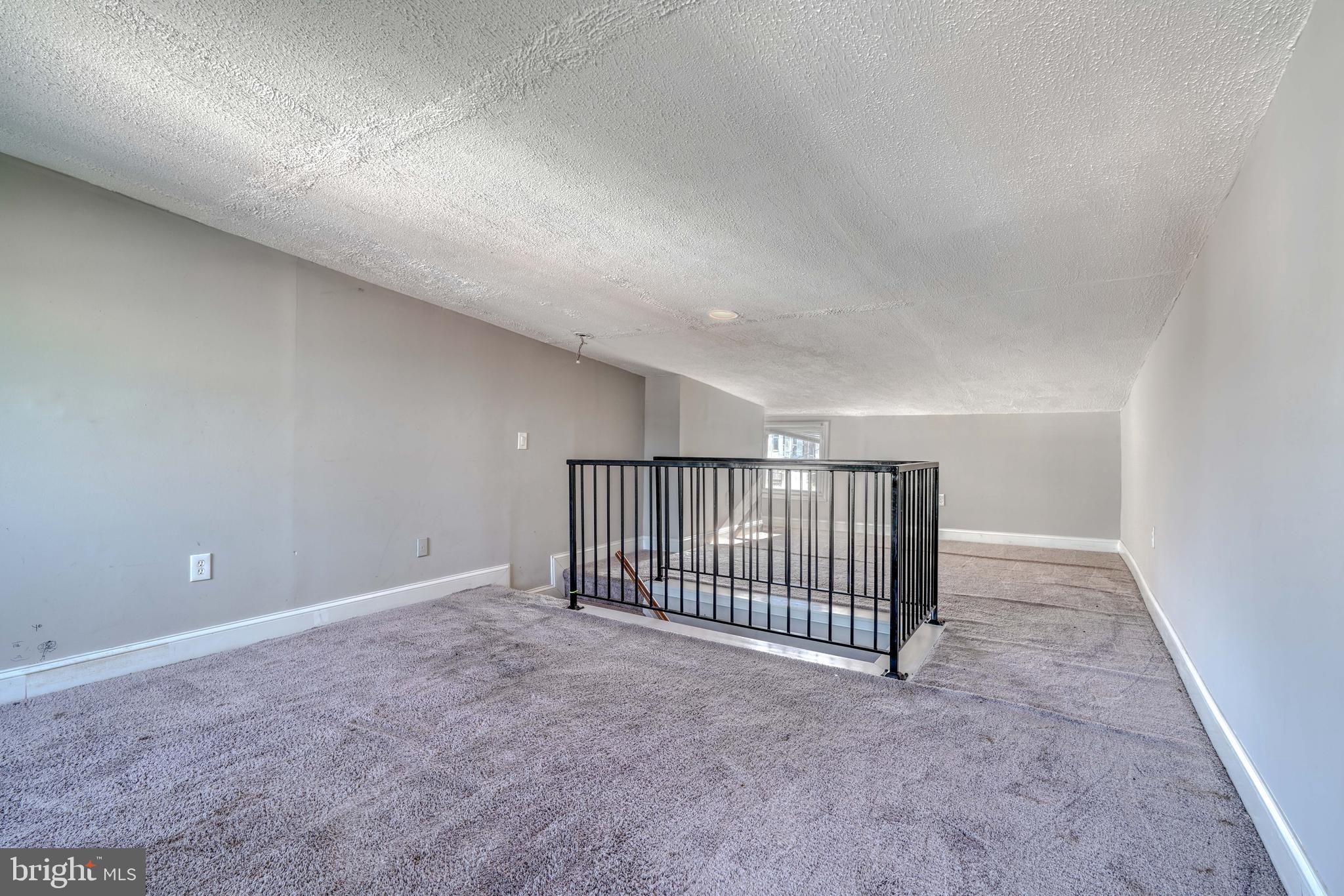 HOLLINS MARKET - Residential