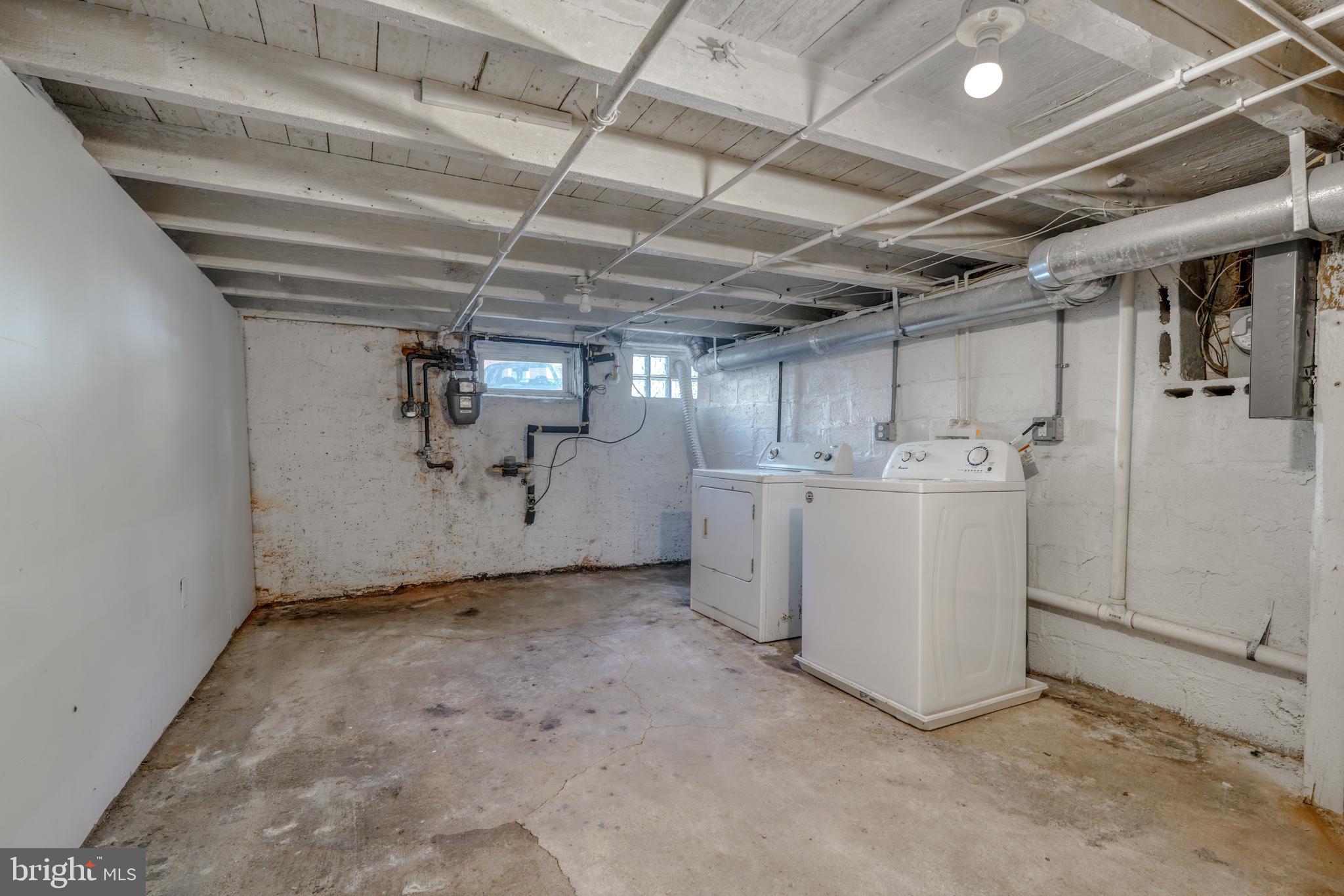 HOLLINS MARKET - Residential