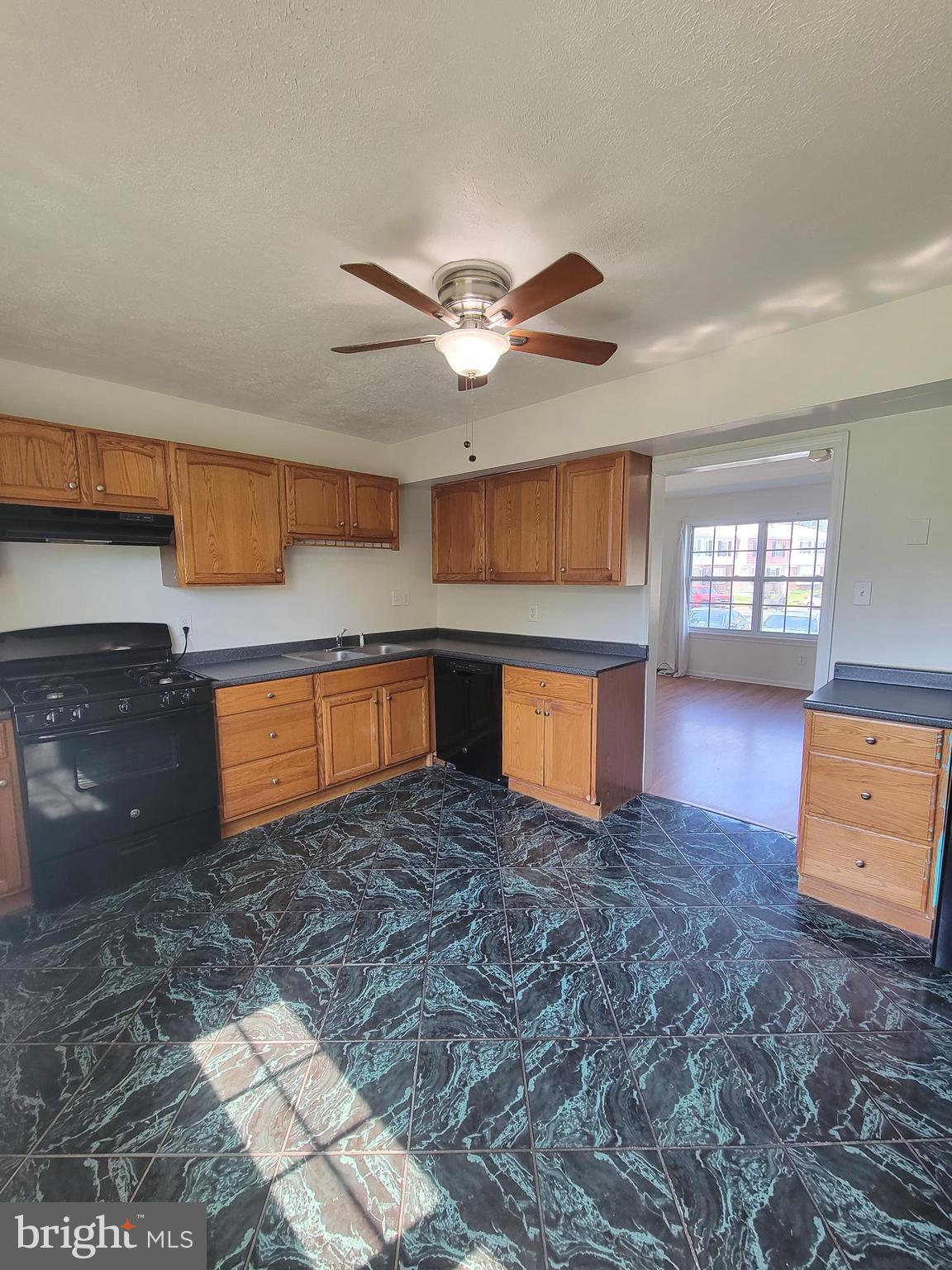 HARFORD SQUARE - Residential Lease