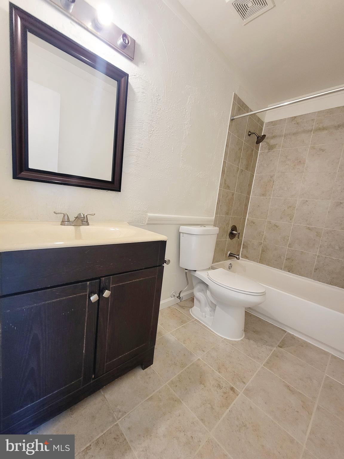 HARFORD SQUARE - Residential Lease