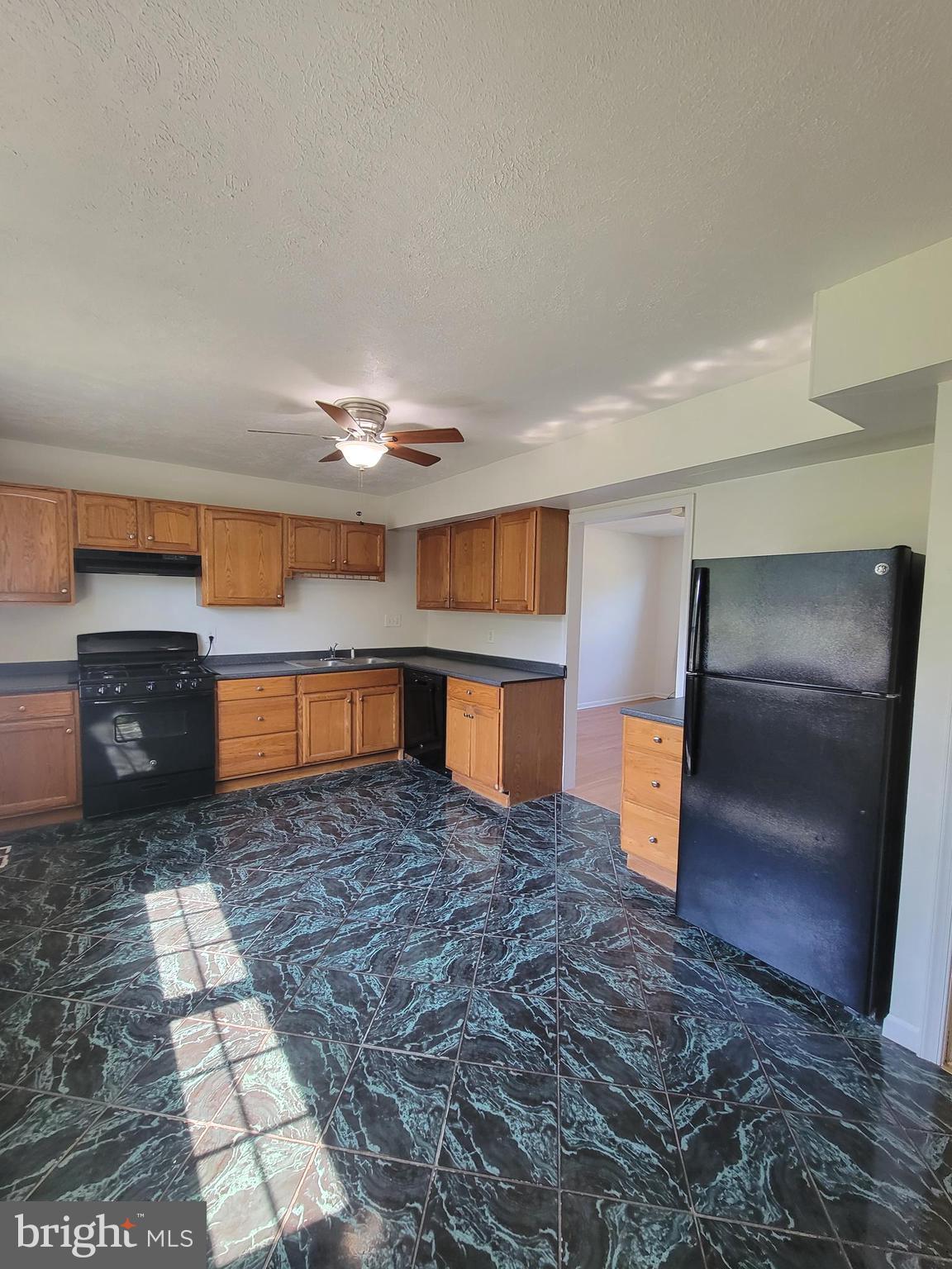 HARFORD SQUARE - Residential Lease