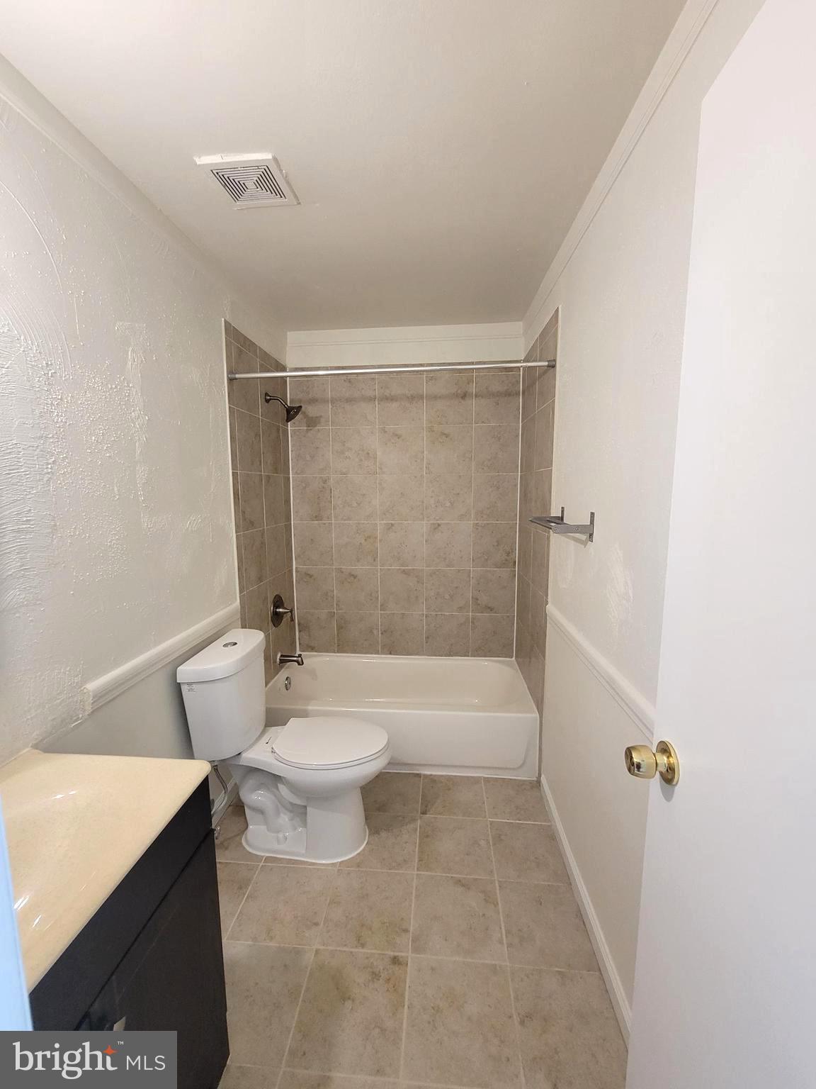 HARFORD SQUARE - Residential Lease