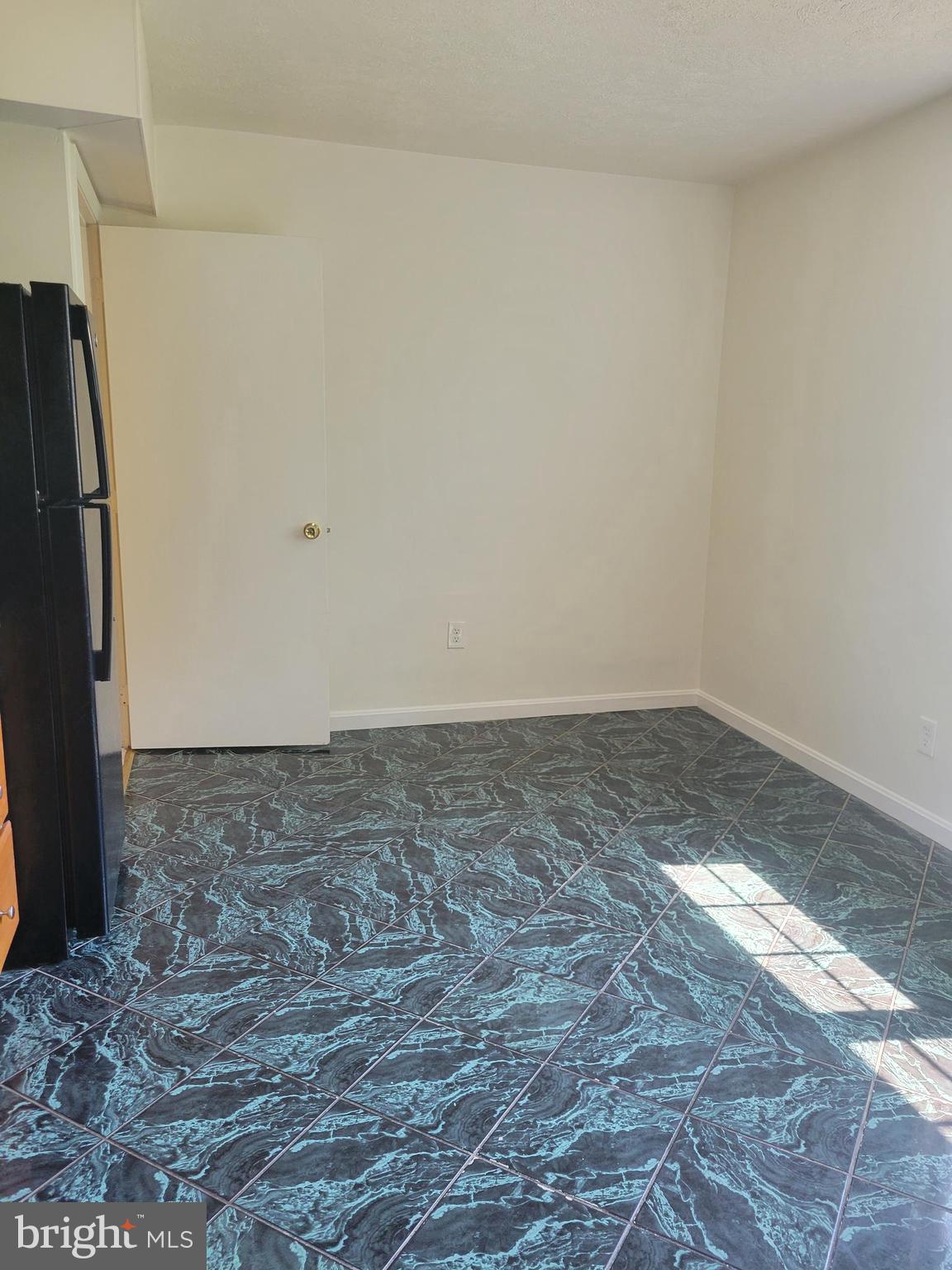 HARFORD SQUARE - Residential Lease