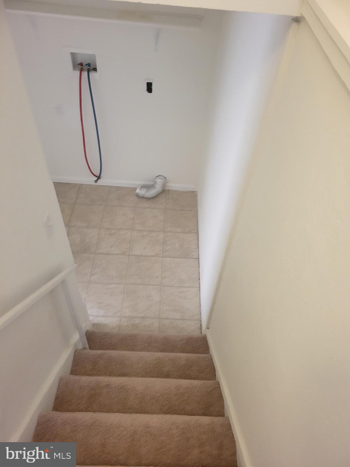 HARFORD SQUARE - Residential Lease