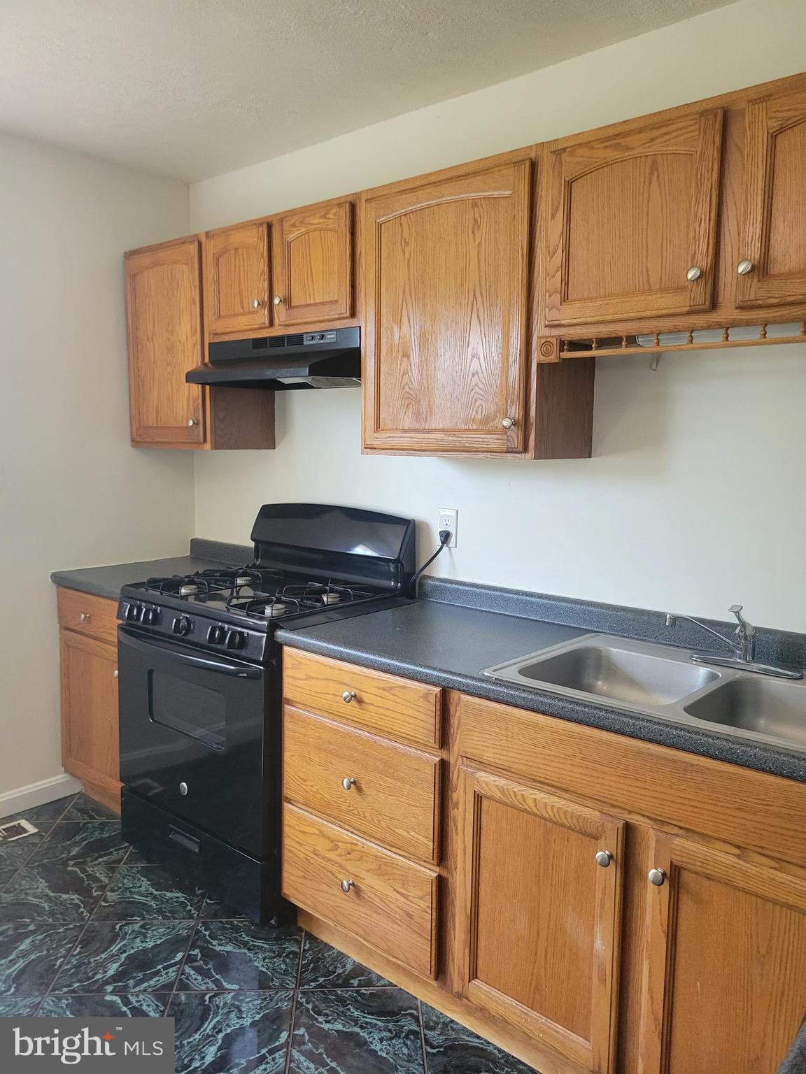 HARFORD SQUARE - Residential Lease