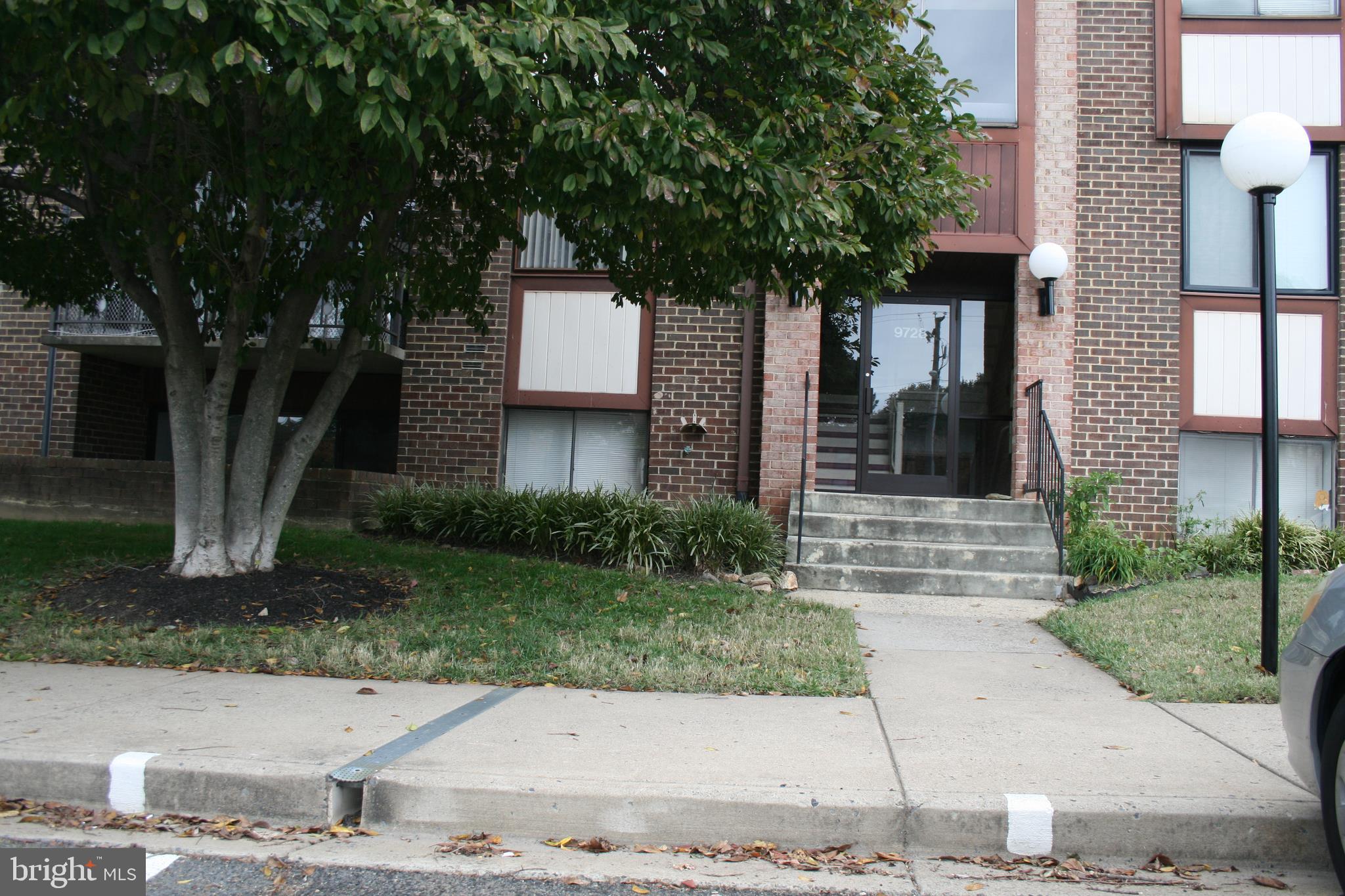 HAWTHORNE VILLAGE - Residential Lease