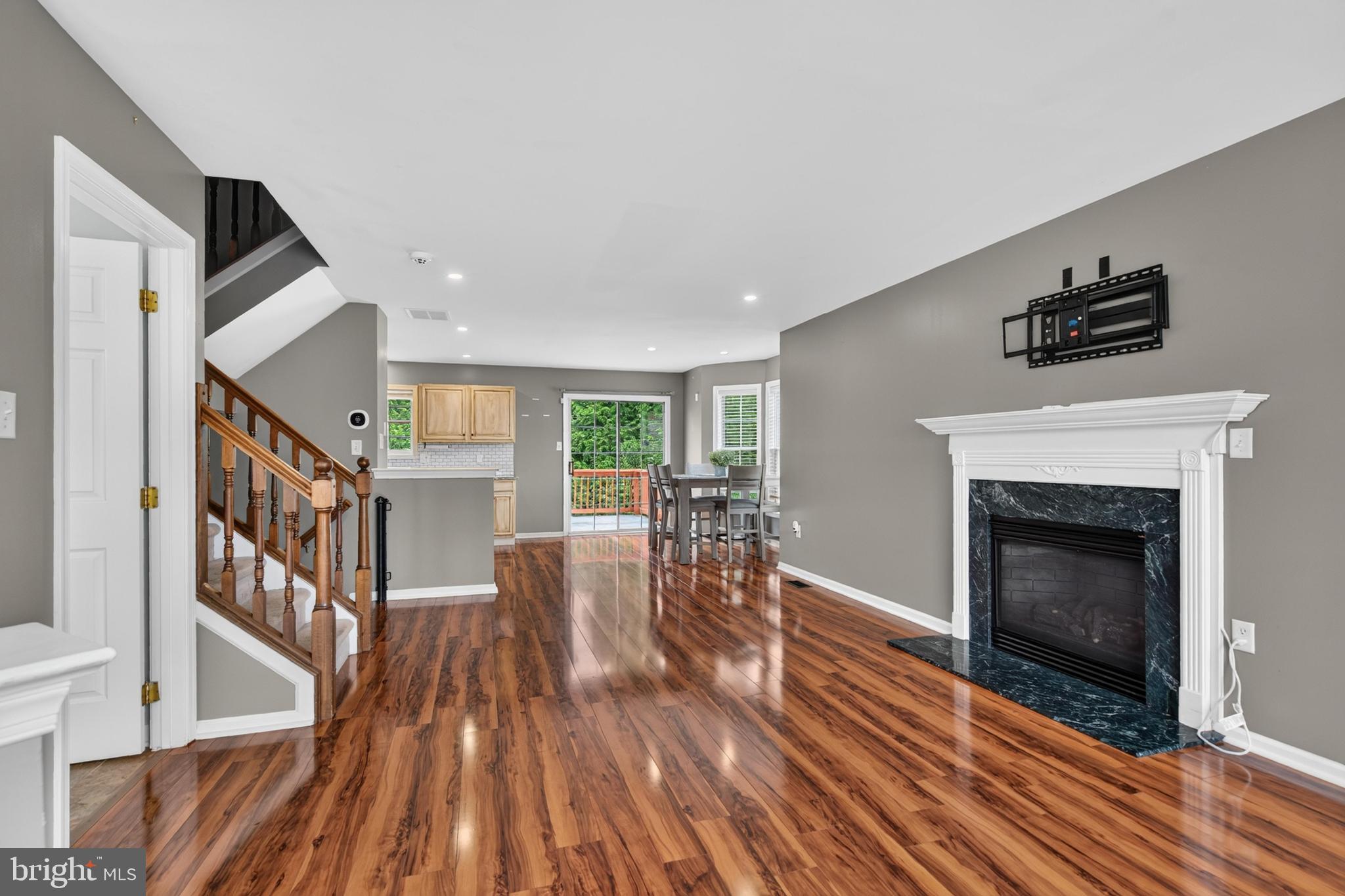 165 VERSAILLES COURT