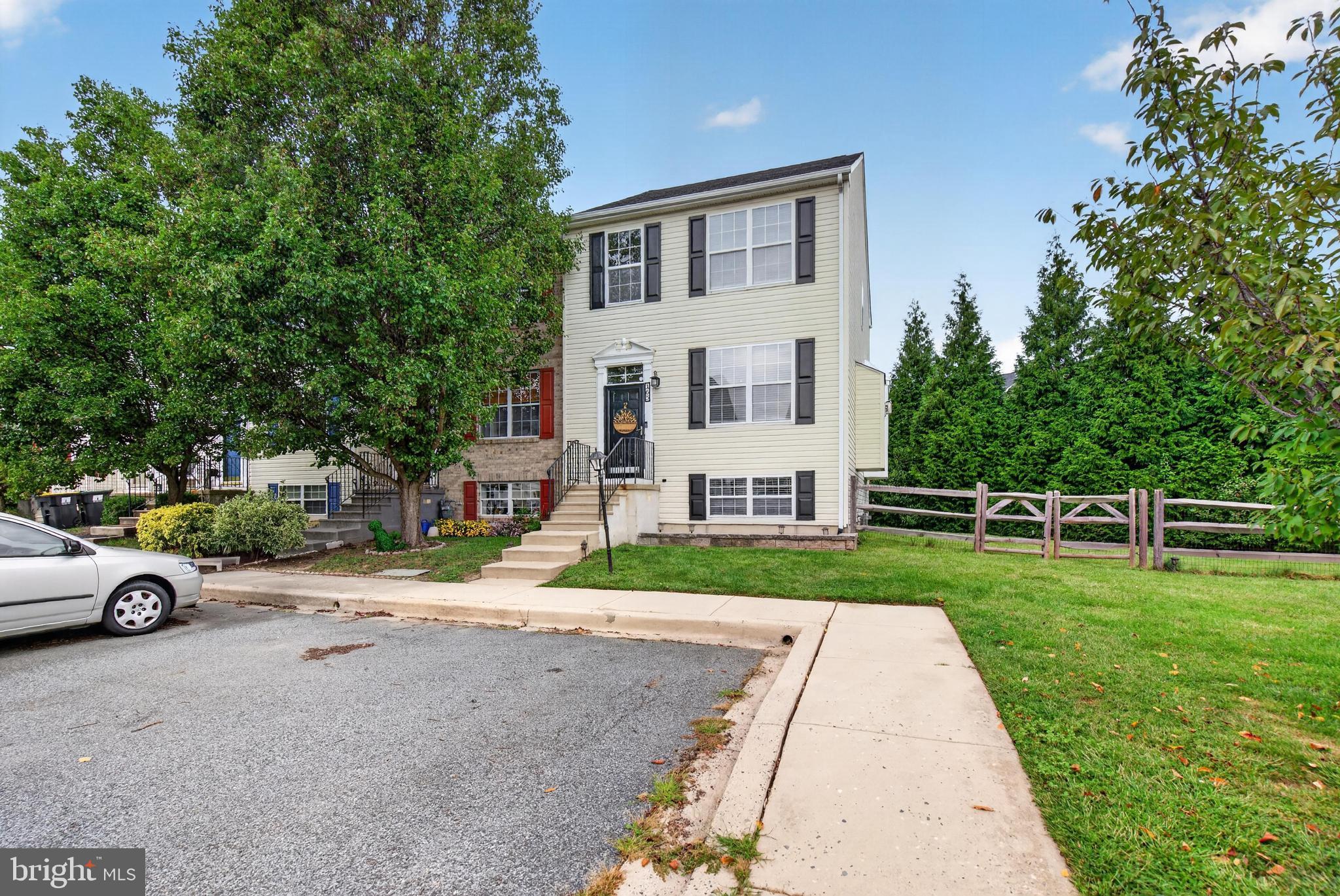 165 VERSAILLES COURT