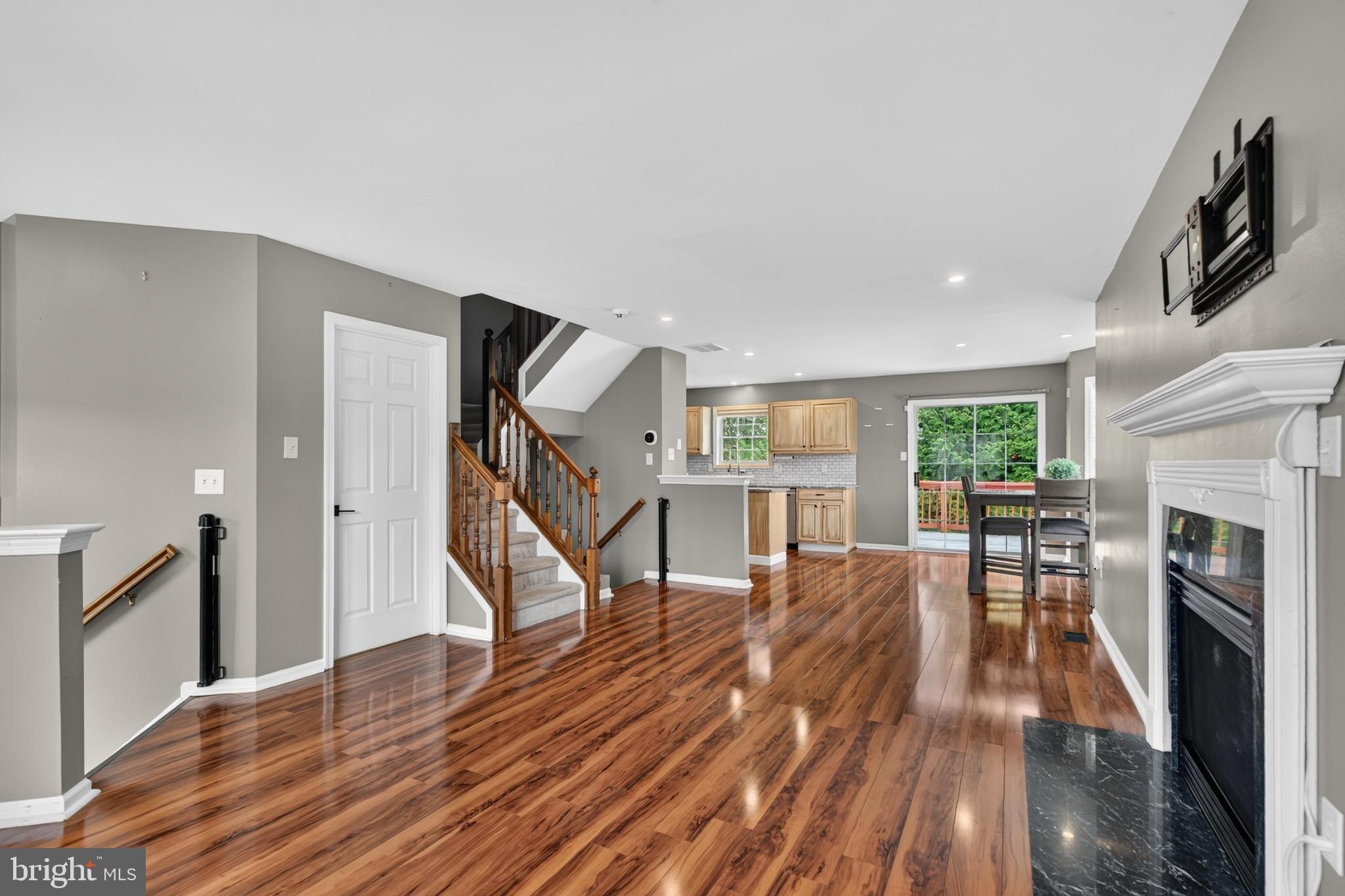 165 VERSAILLES COURT