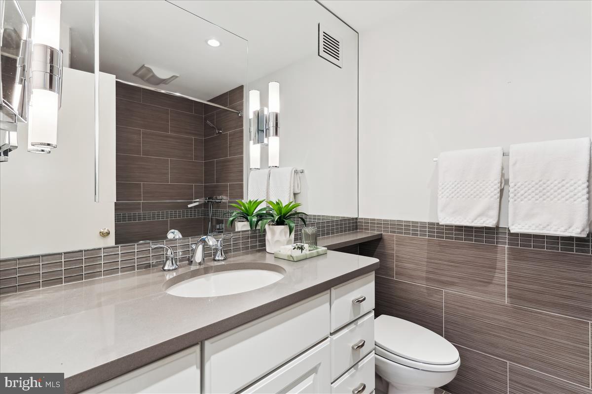 WESTMORELAND SQUARE - Residential