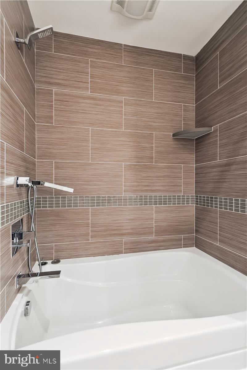 WESTMORELAND SQUARE - Residential