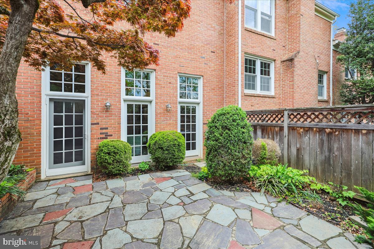 WESTMORELAND SQUARE - Residential