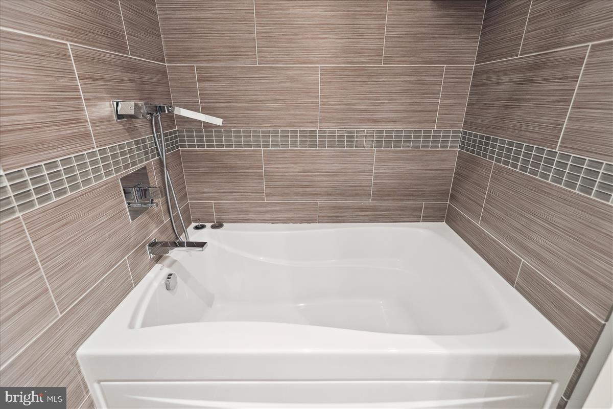 WESTMORELAND SQUARE - Residential