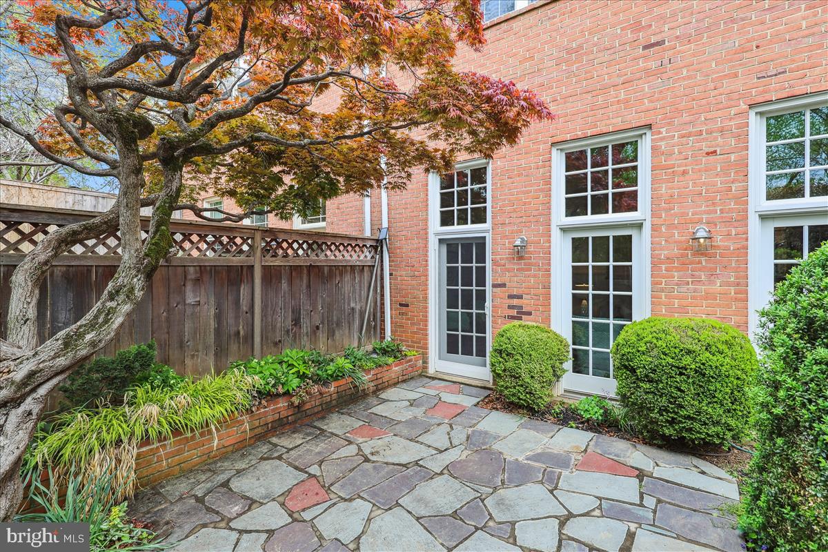 WESTMORELAND SQUARE - Residential