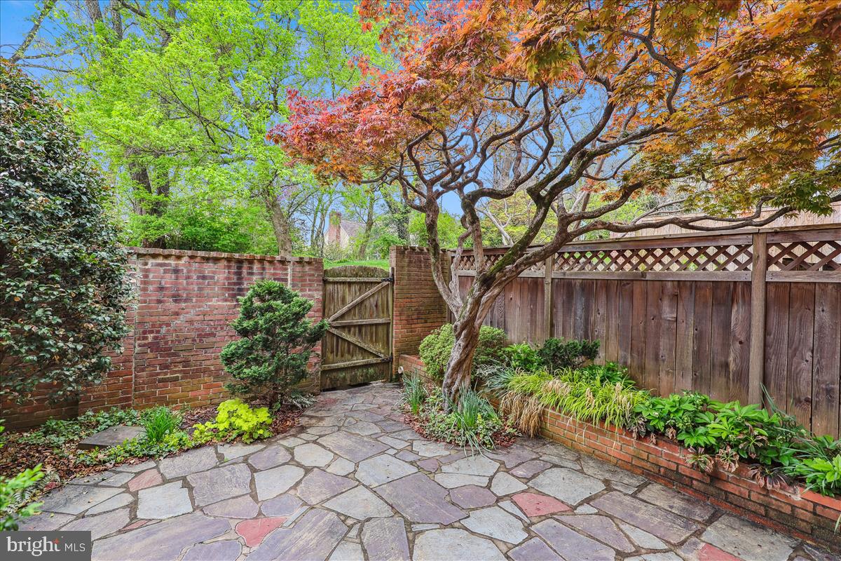 WESTMORELAND SQUARE - Residential