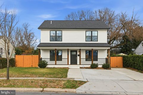 Photo of 506 Pinewood Road, ROCKVILLE, MD 20850 (MLS # MDMC2210178)