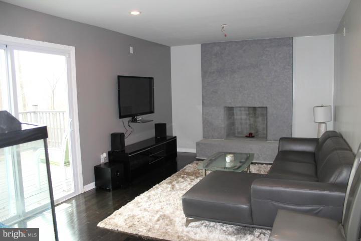 SHERATON HILLS EAST - Residential