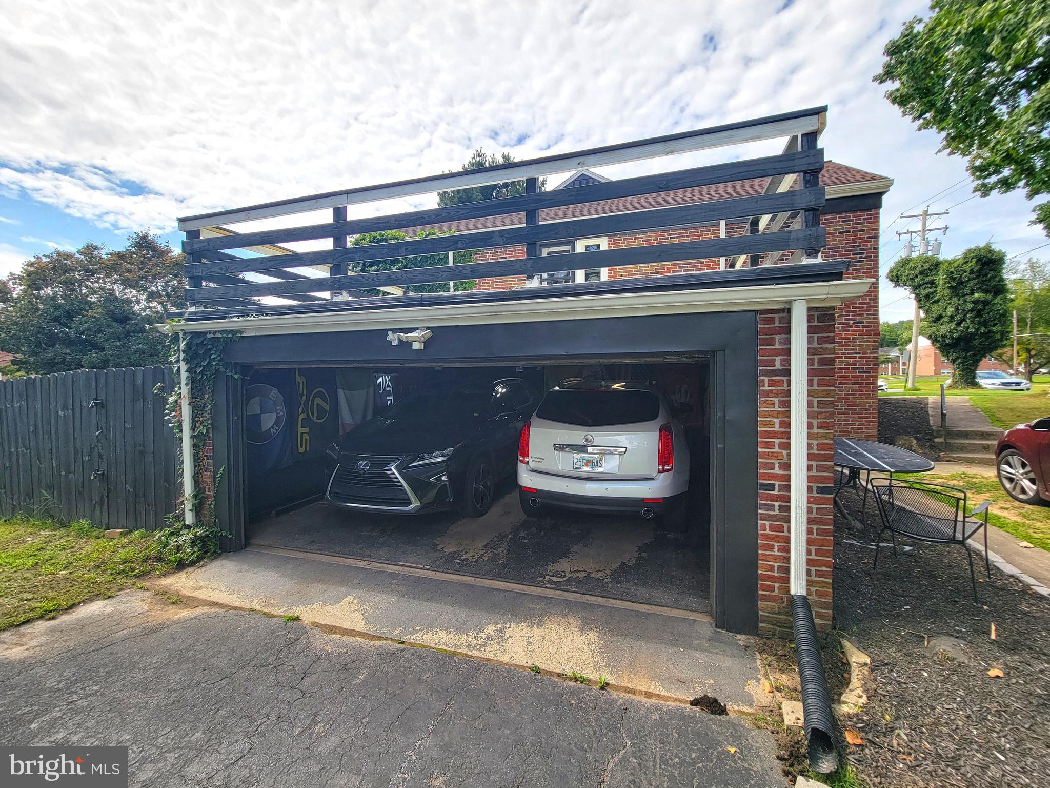 923 CARSONIA AVENUE