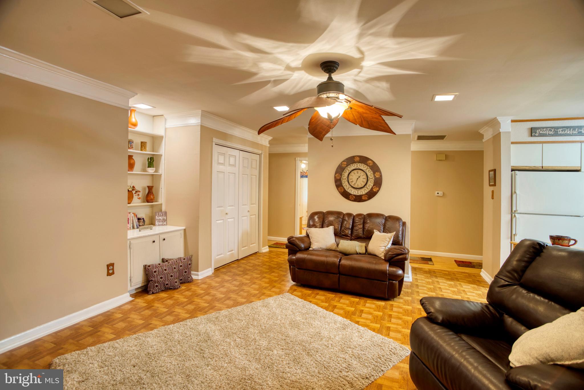 COUNTRY CLUB SOUTH - Residential