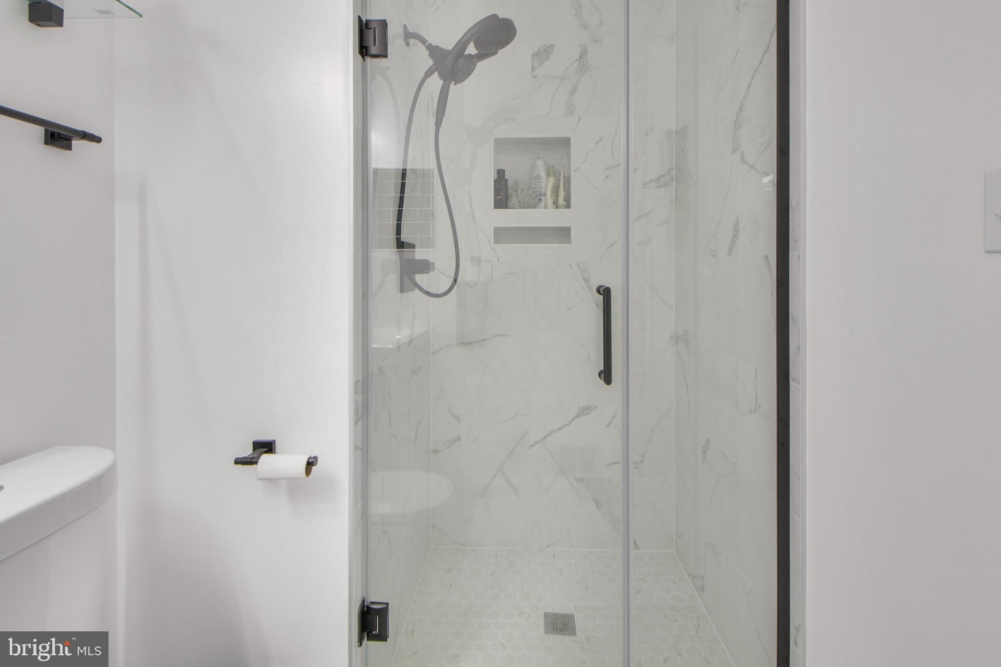 LAYHILL SQUARE - Residential Lease