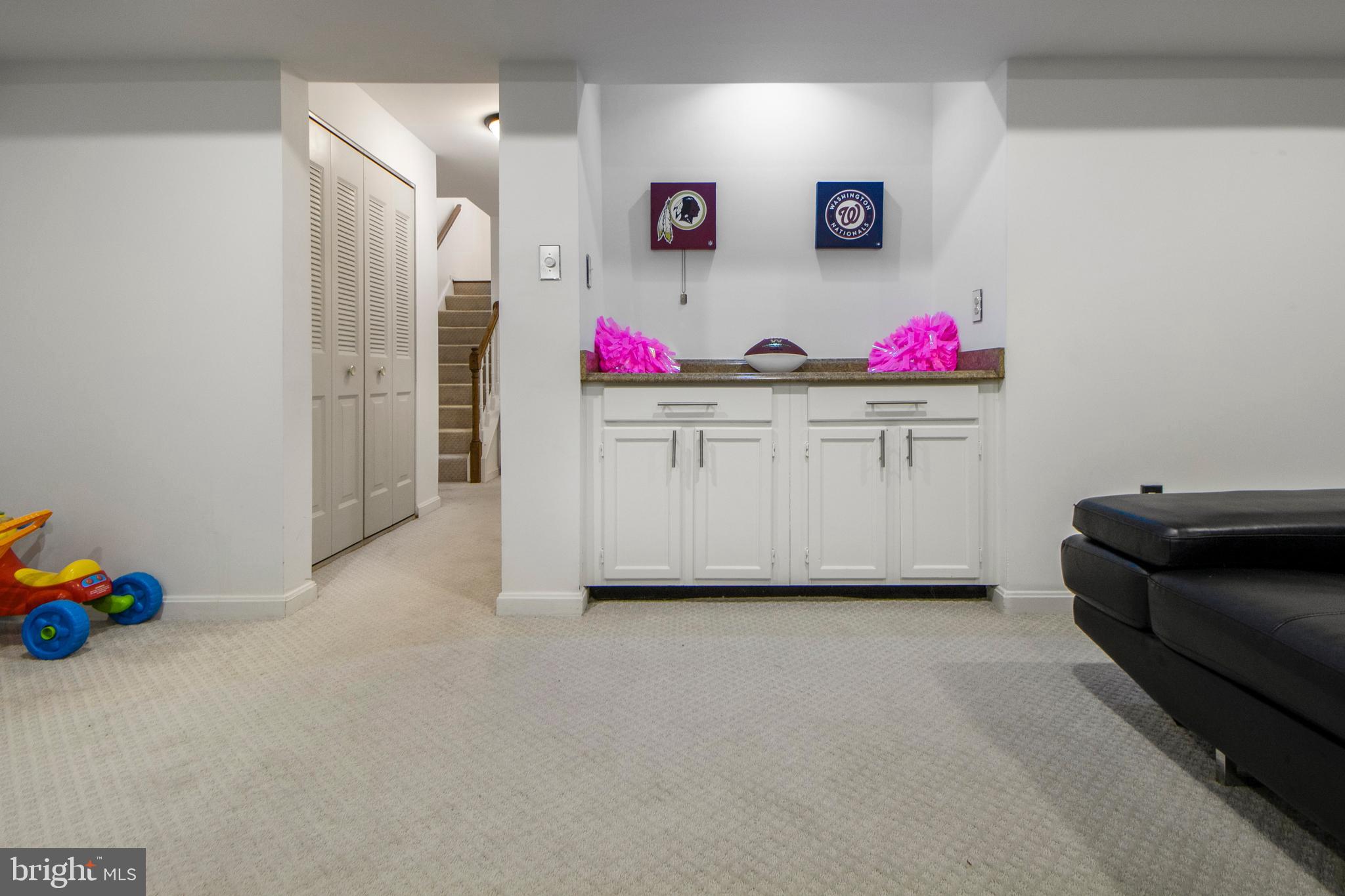 LAYHILL SQUARE - Residential Lease