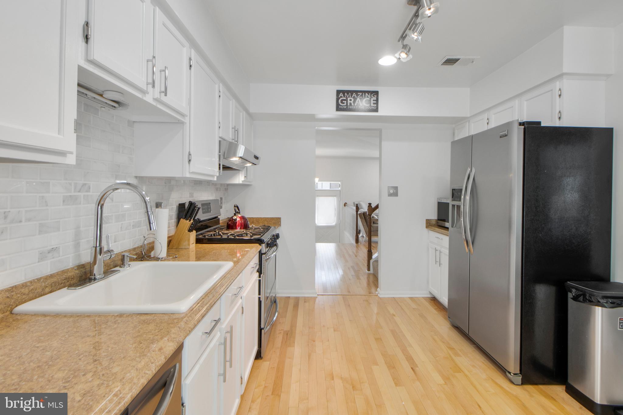 LAYHILL SQUARE - Residential Lease