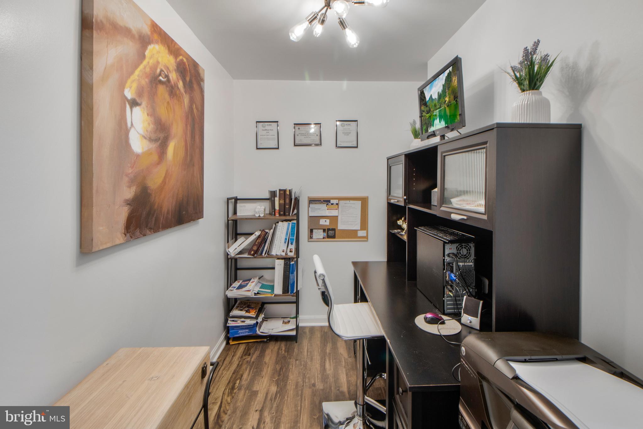 LAYHILL SQUARE - Residential Lease