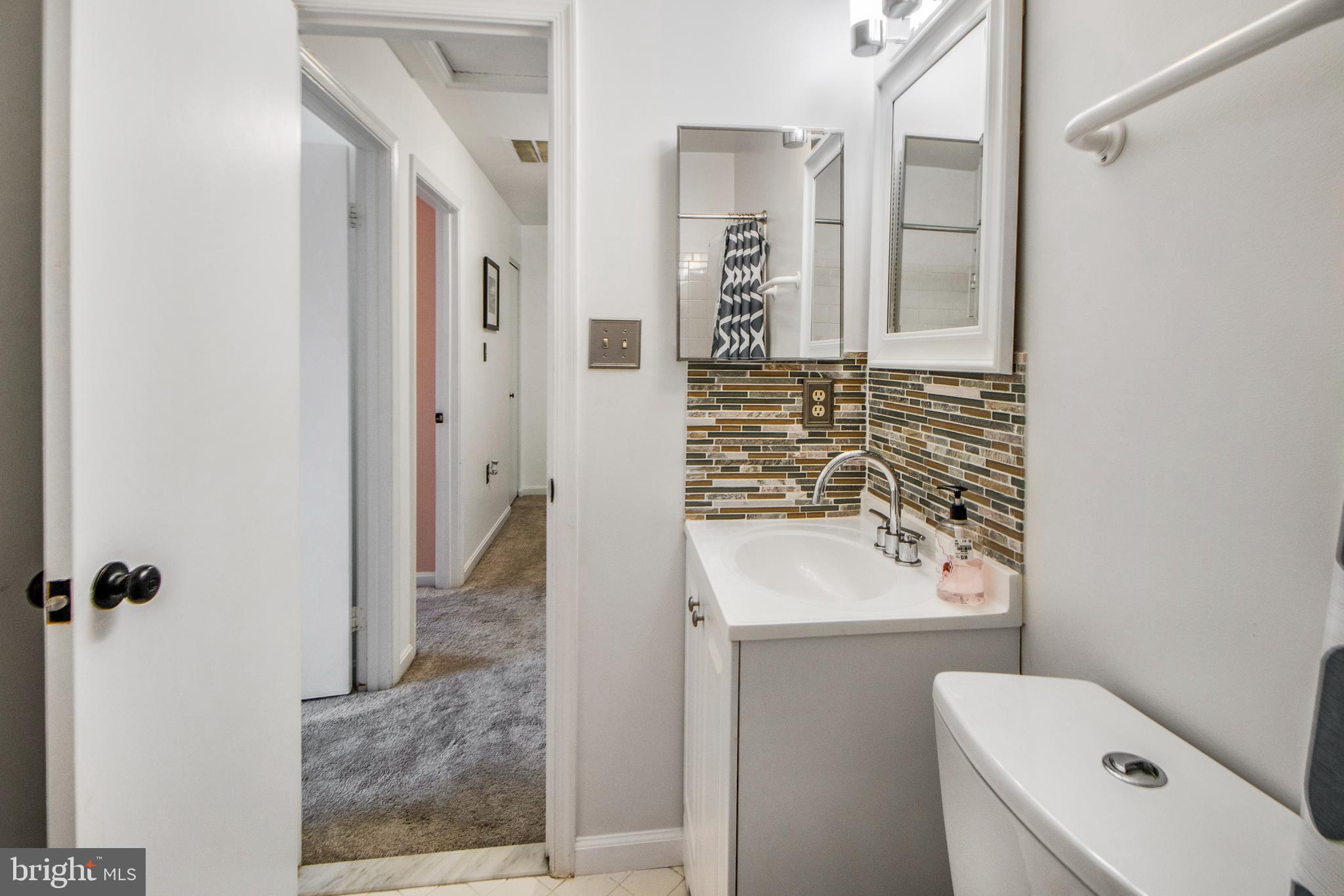 LAYHILL SQUARE - Residential Lease