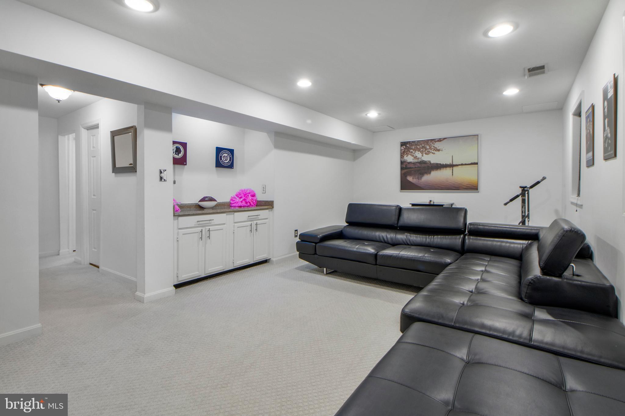 LAYHILL SQUARE - Residential Lease