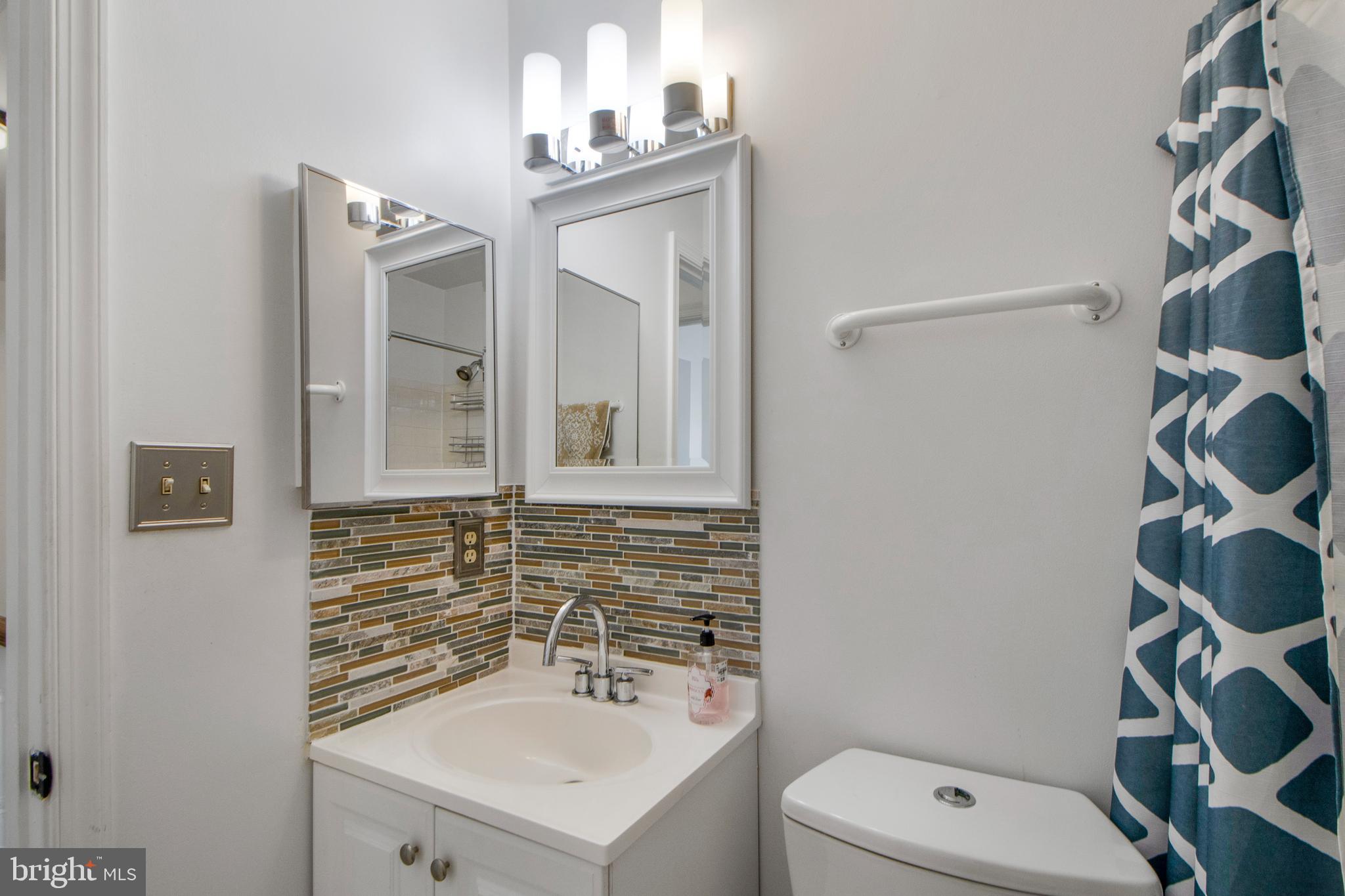 LAYHILL SQUARE - Residential Lease