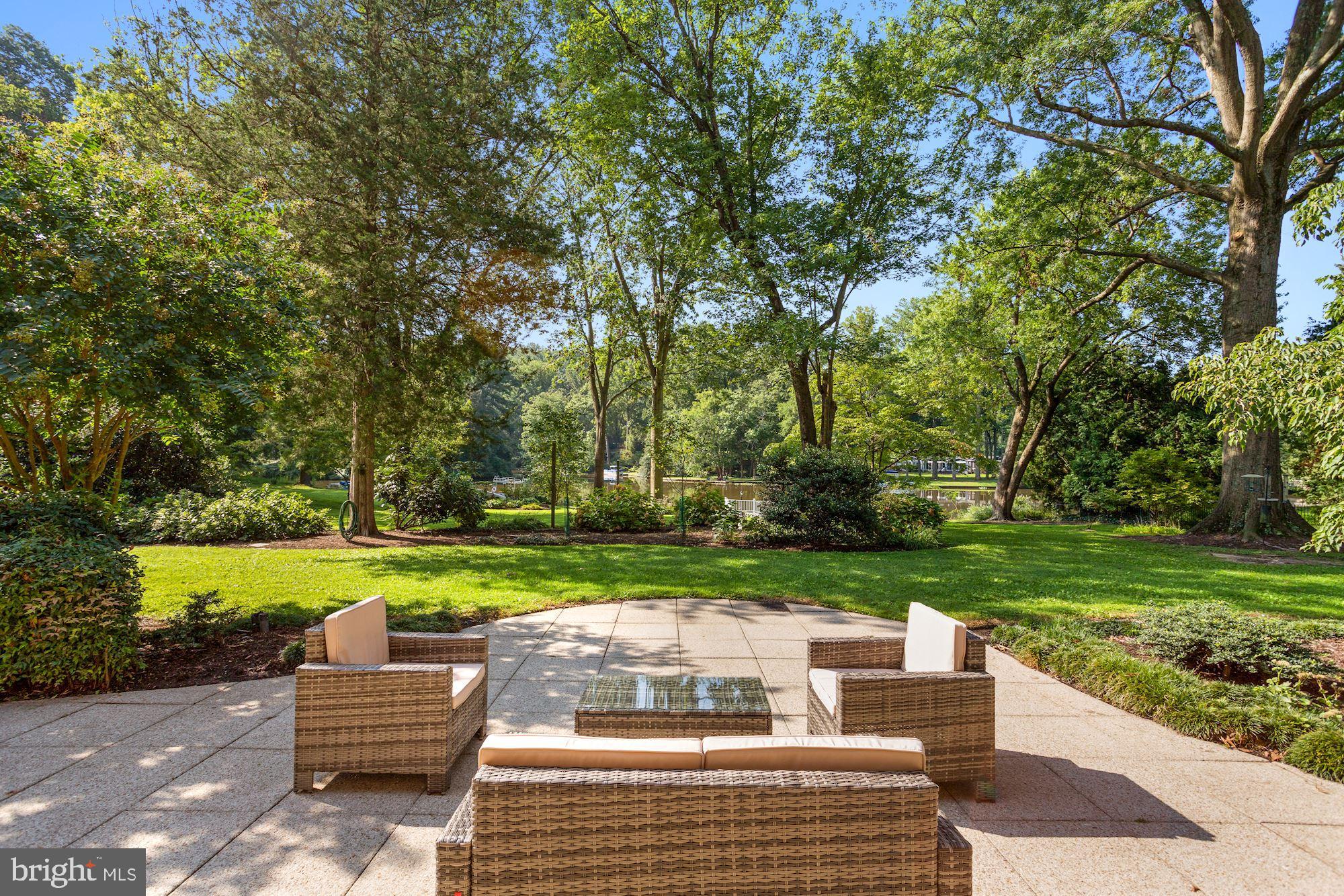 LAKE BARCROFT - Residential