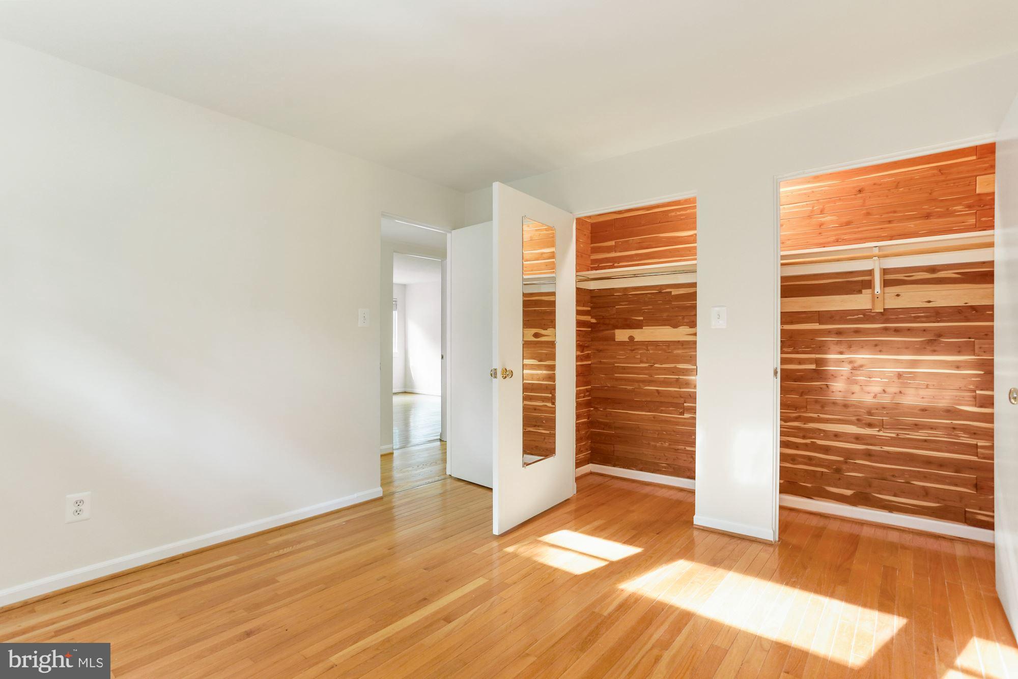 LAKE BARCROFT - Residential