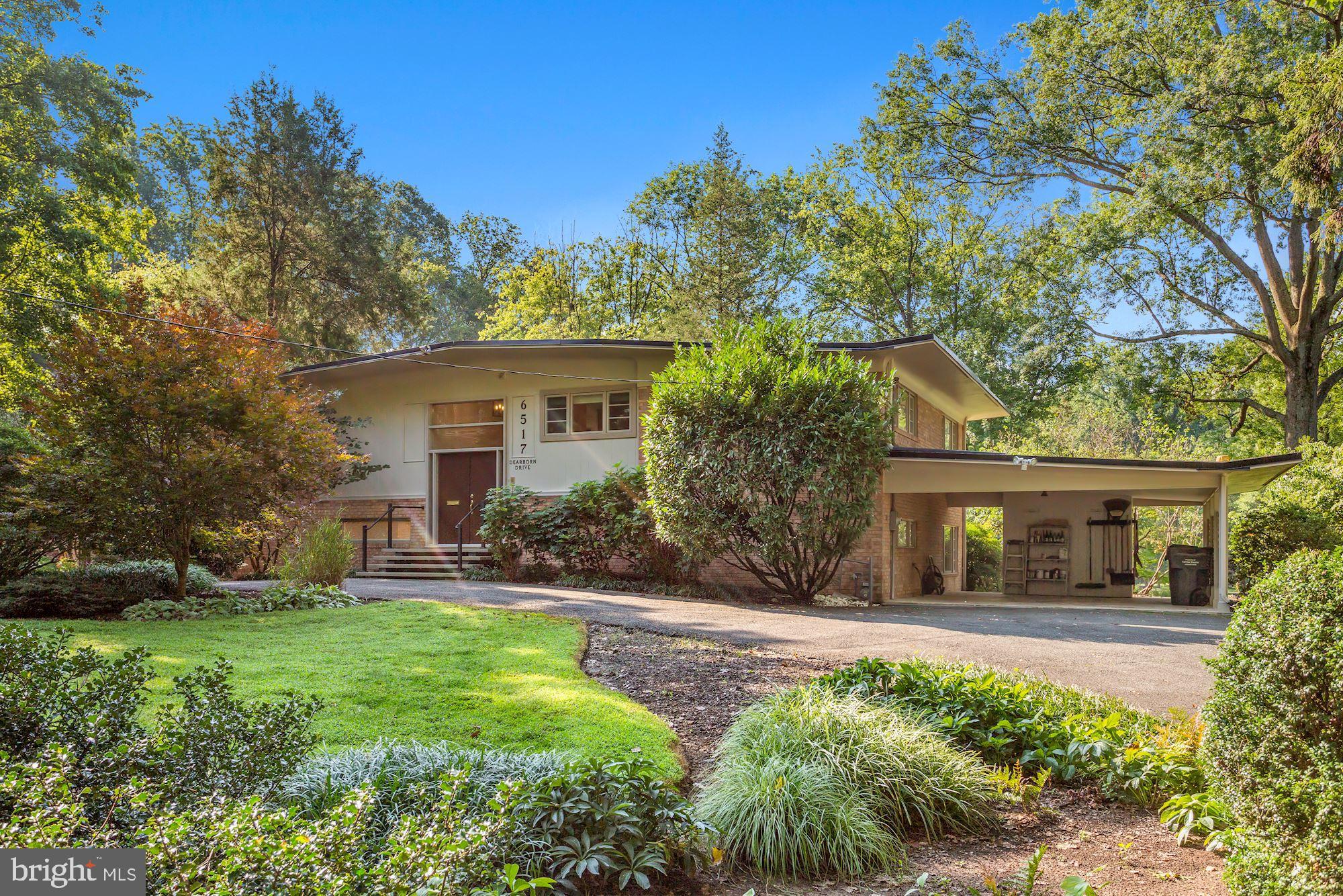 LAKE BARCROFT - Residential