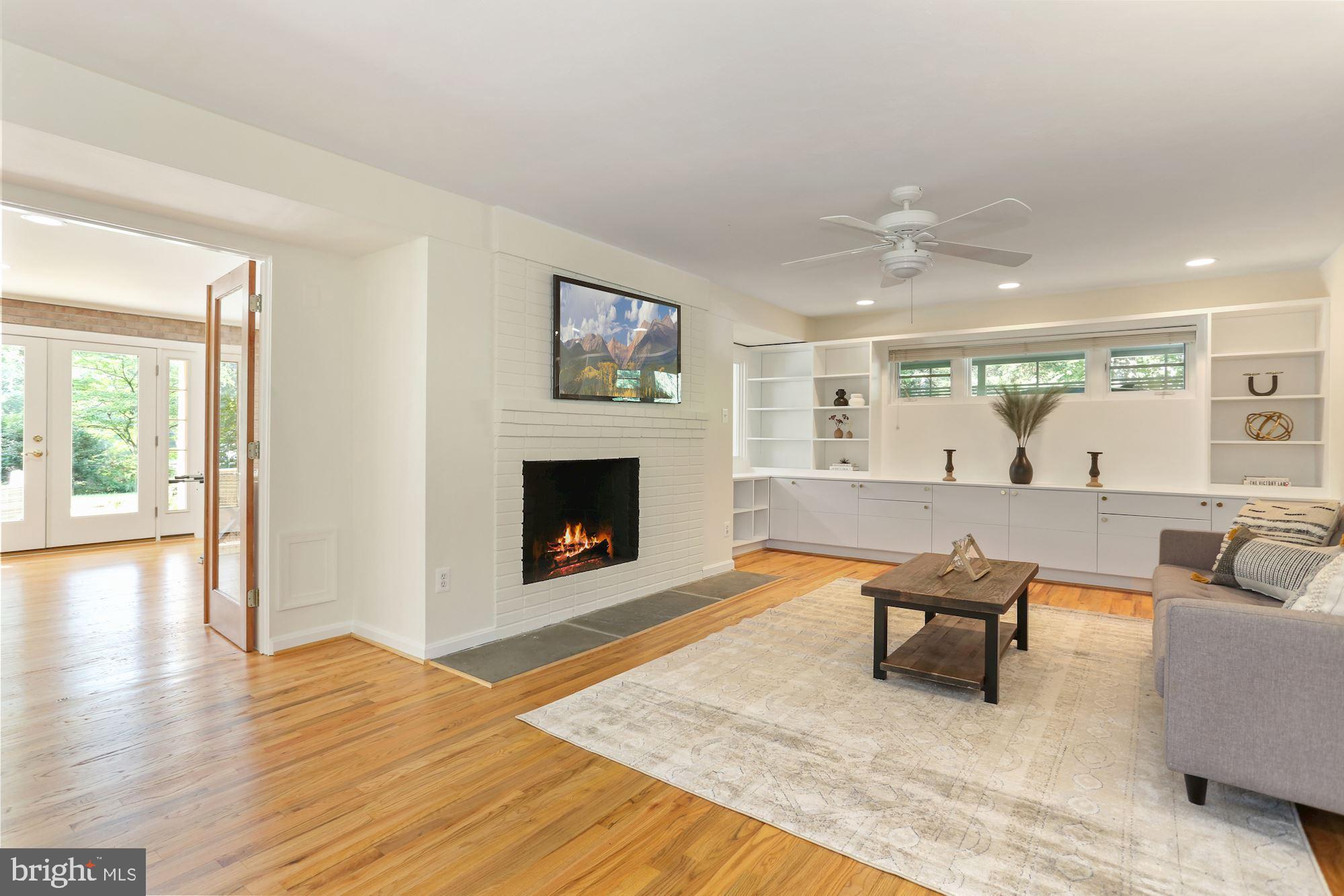 LAKE BARCROFT - Residential