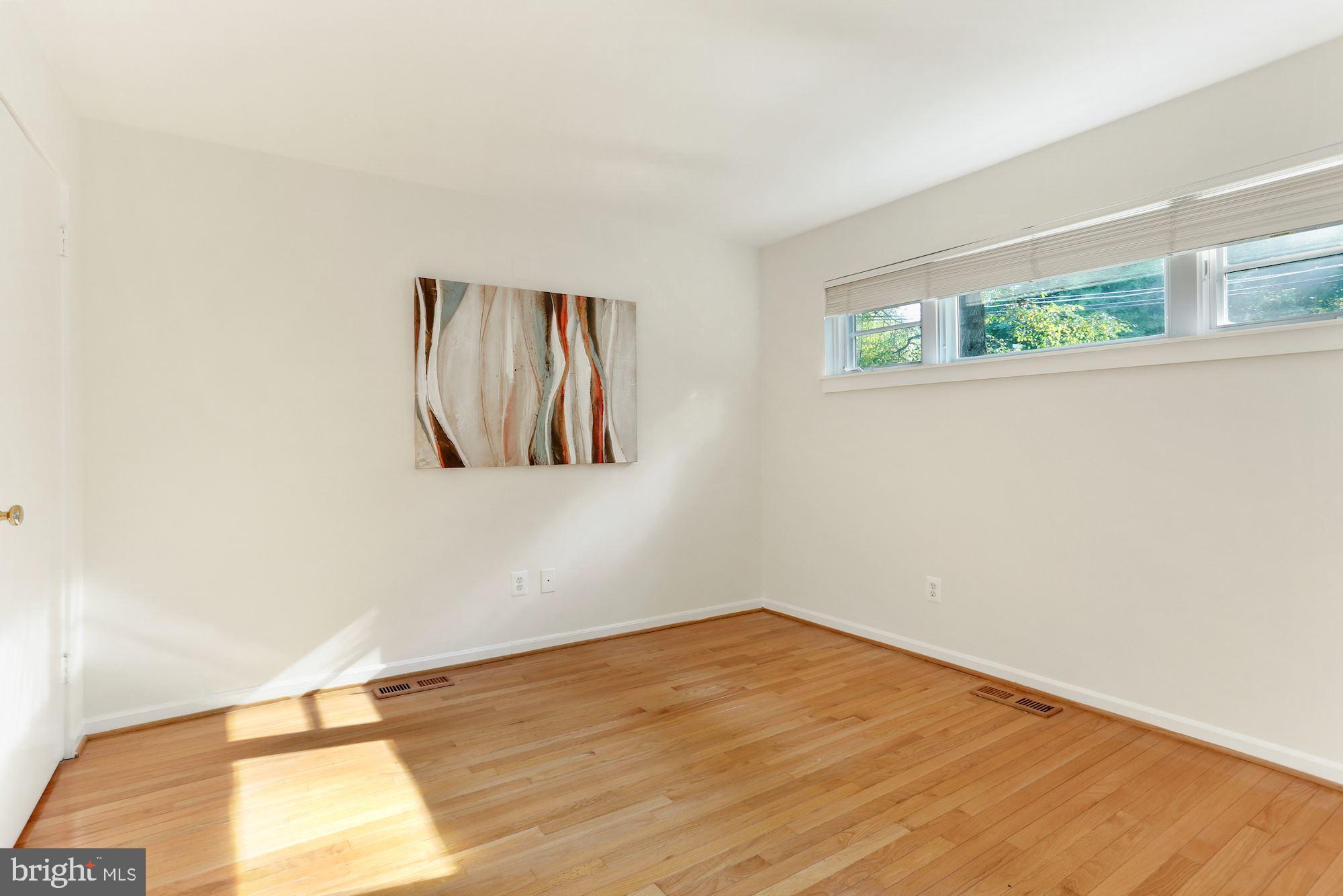 LAKE BARCROFT - Residential