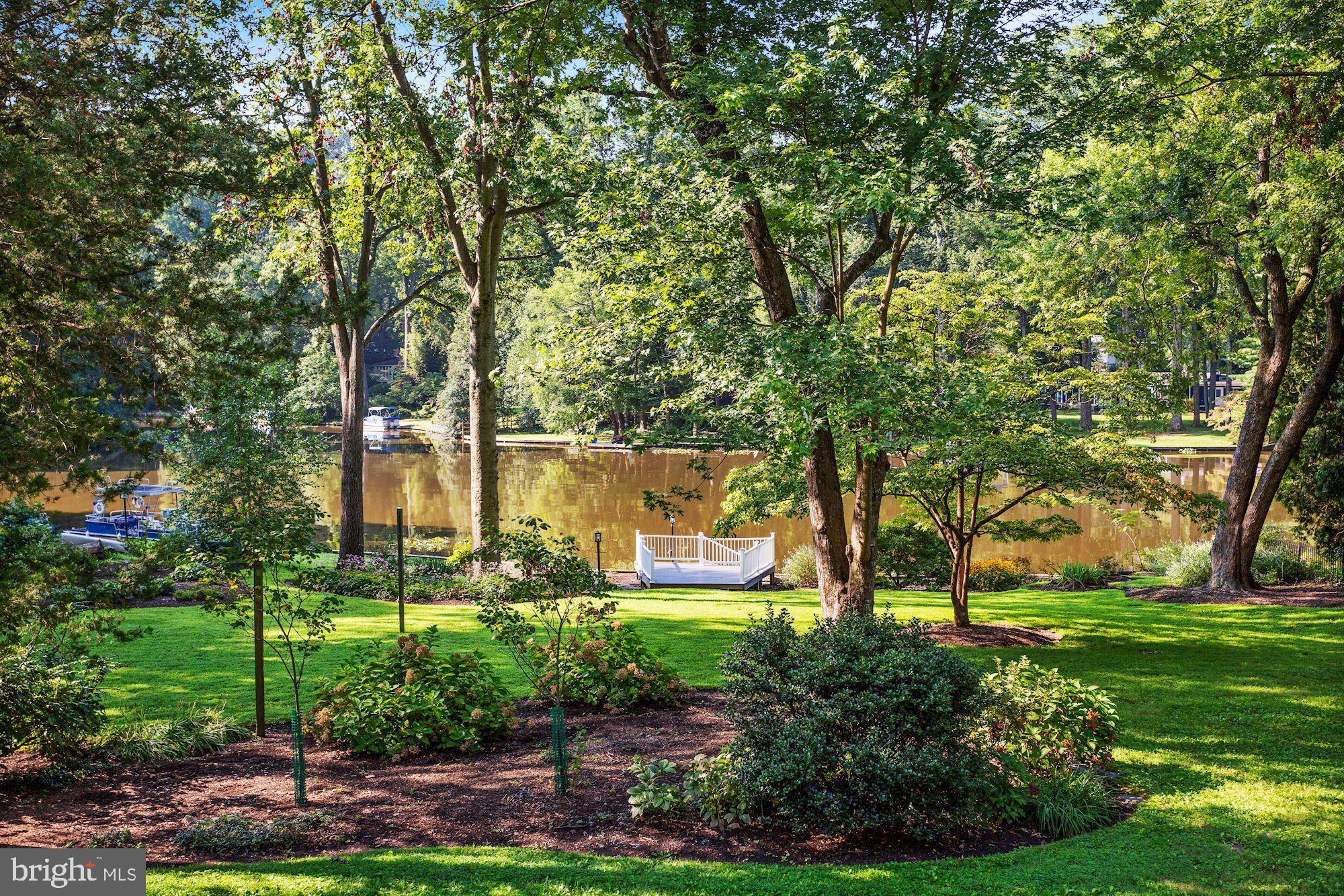 LAKE BARCROFT - Residential