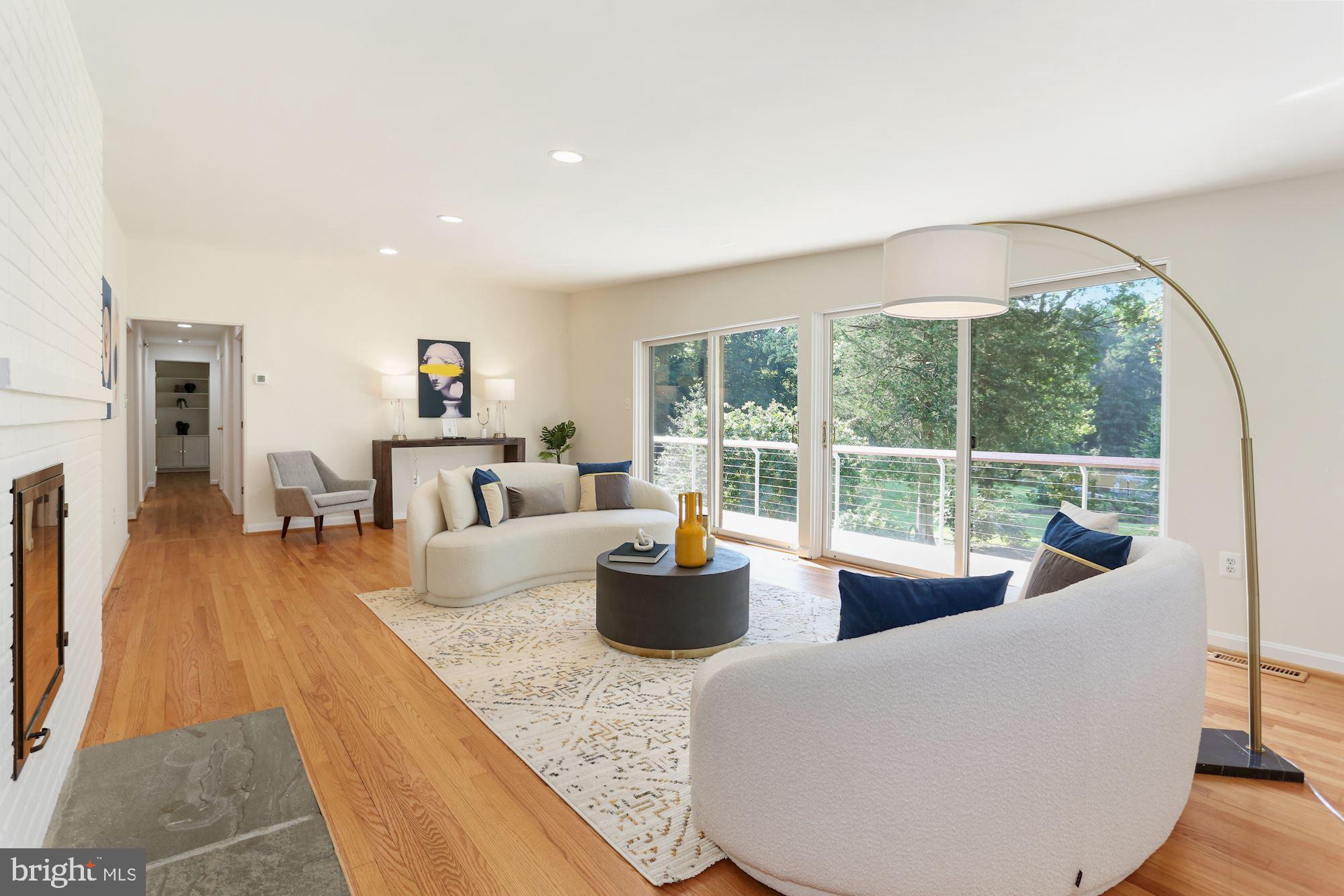 LAKE BARCROFT - Residential