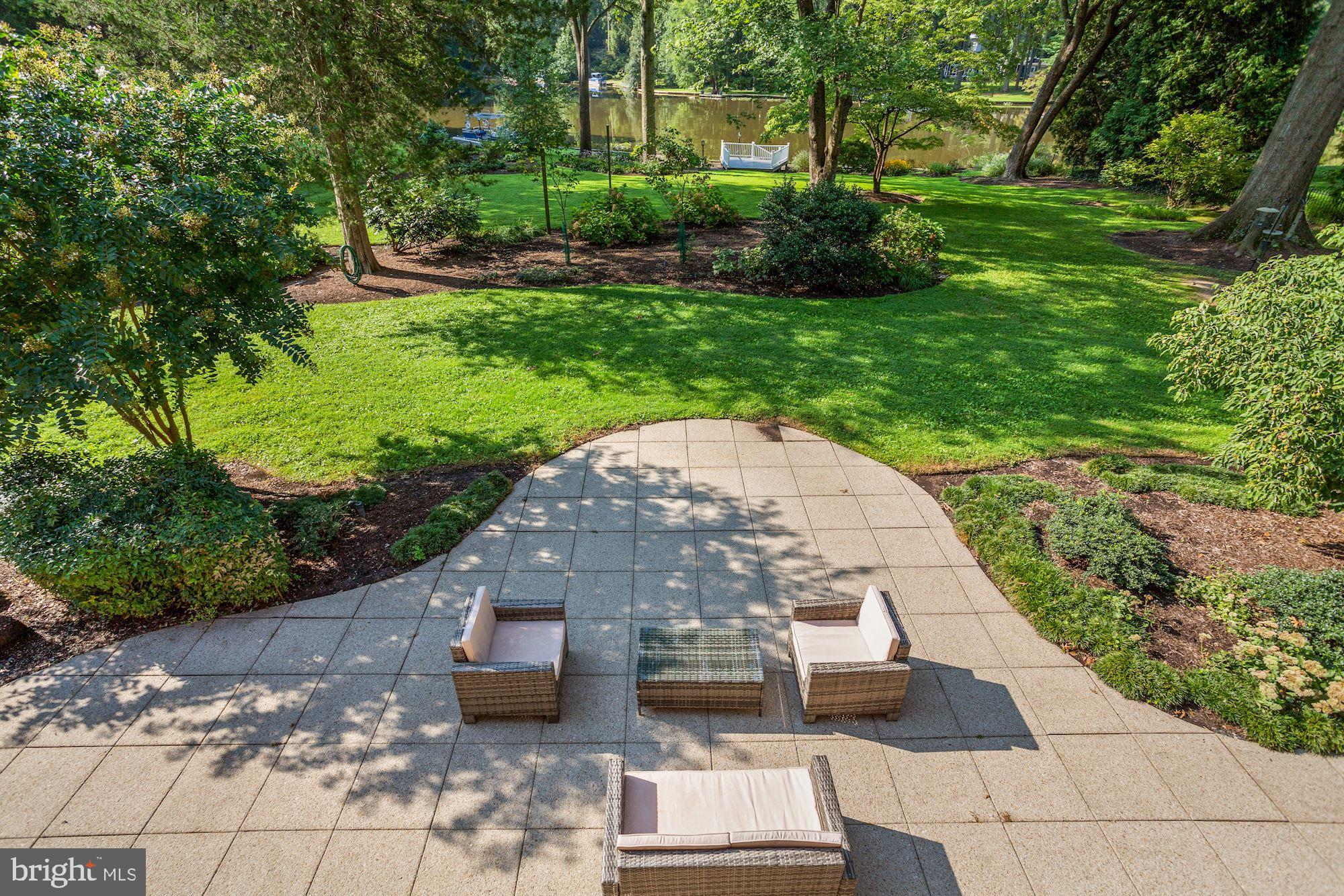 LAKE BARCROFT - Residential