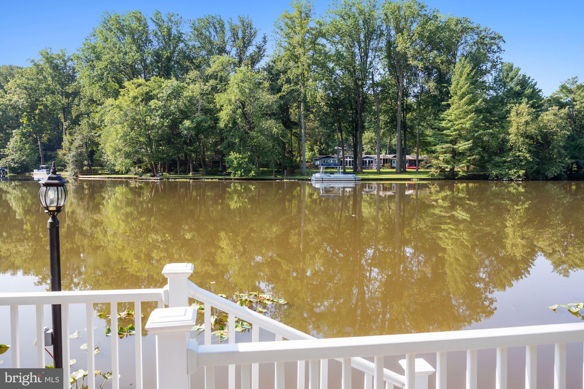 LAKE BARCROFT - Residential