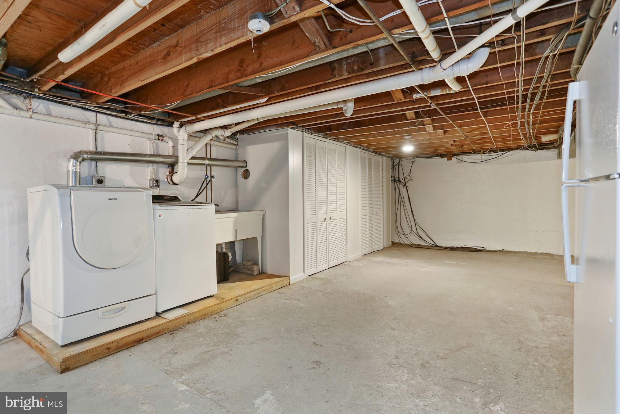 LAKE BARCROFT - Residential