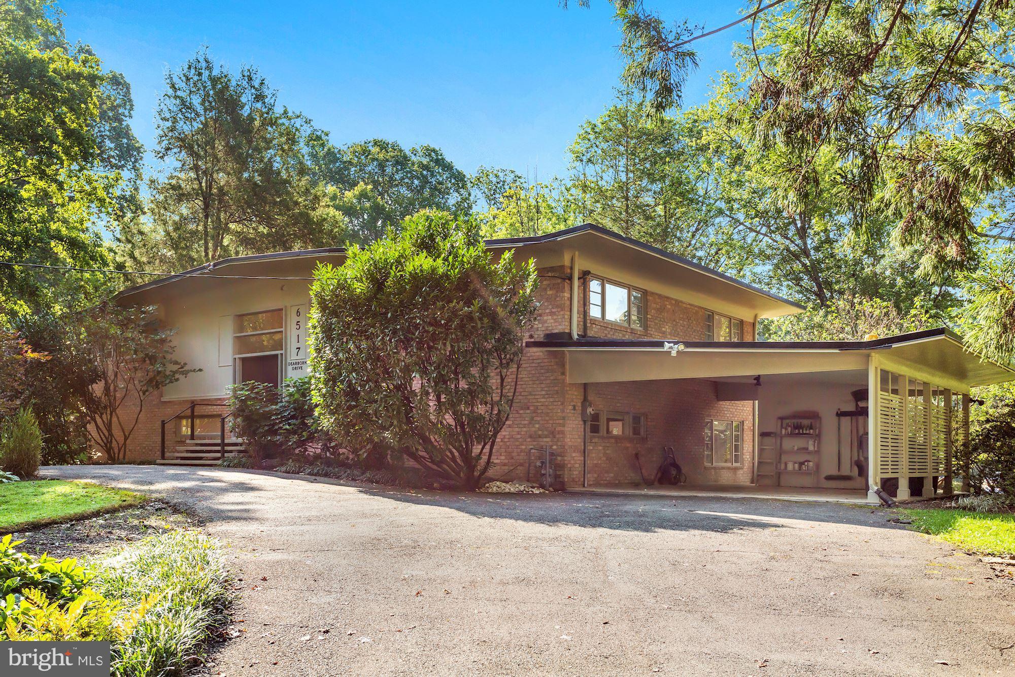 LAKE BARCROFT - Residential