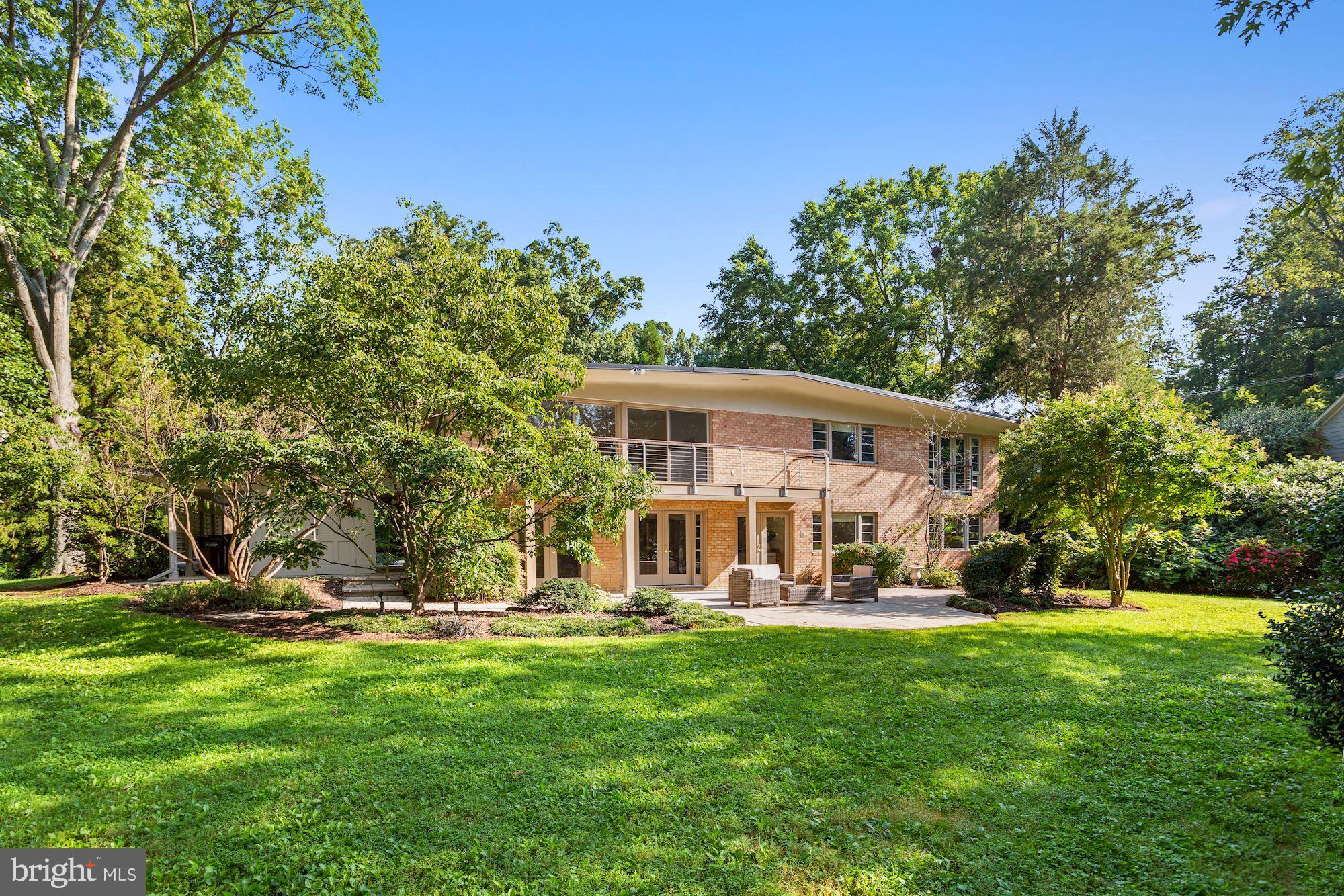 LAKE BARCROFT - Residential