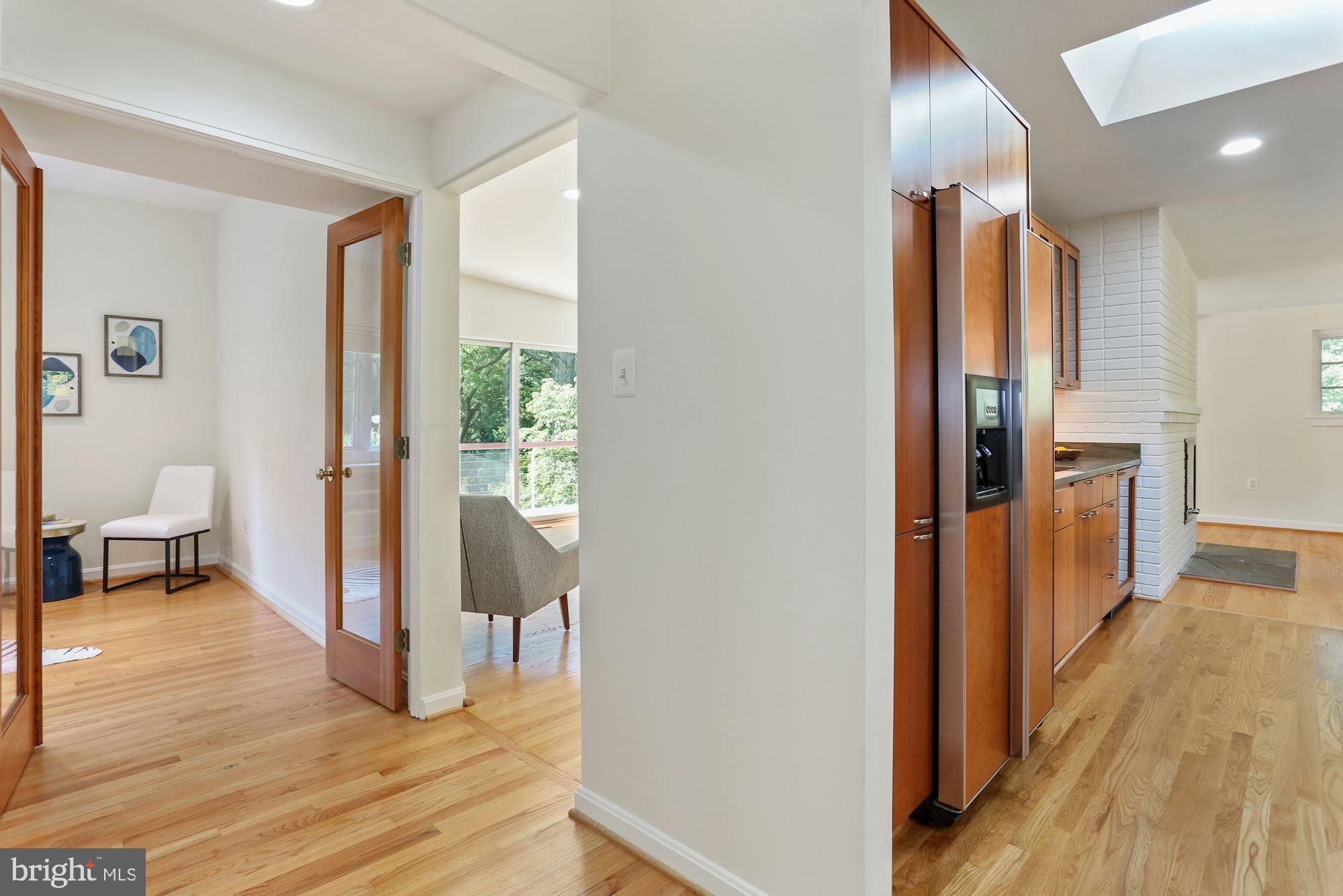 LAKE BARCROFT - Residential