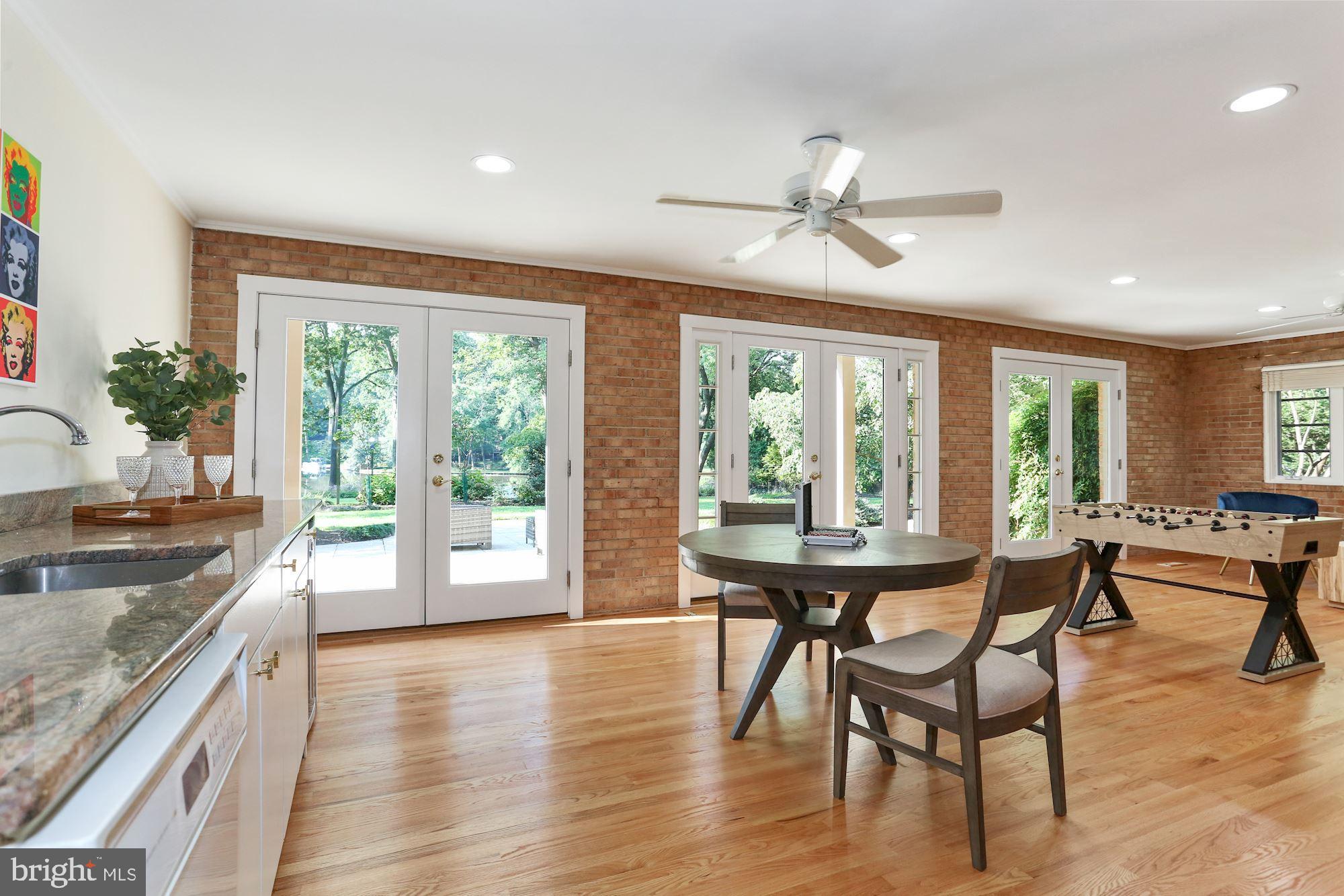 LAKE BARCROFT - Residential