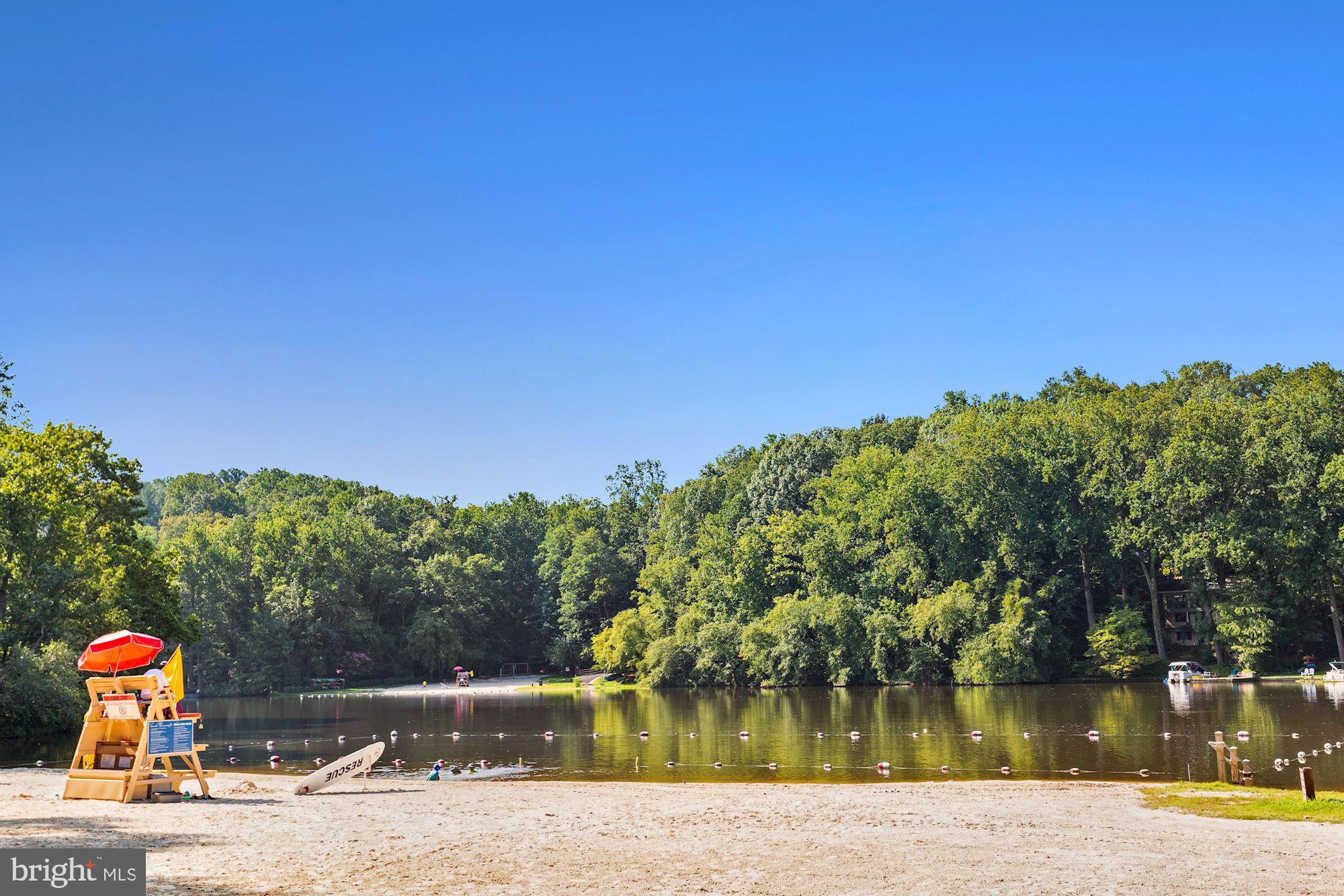 LAKE BARCROFT - Residential